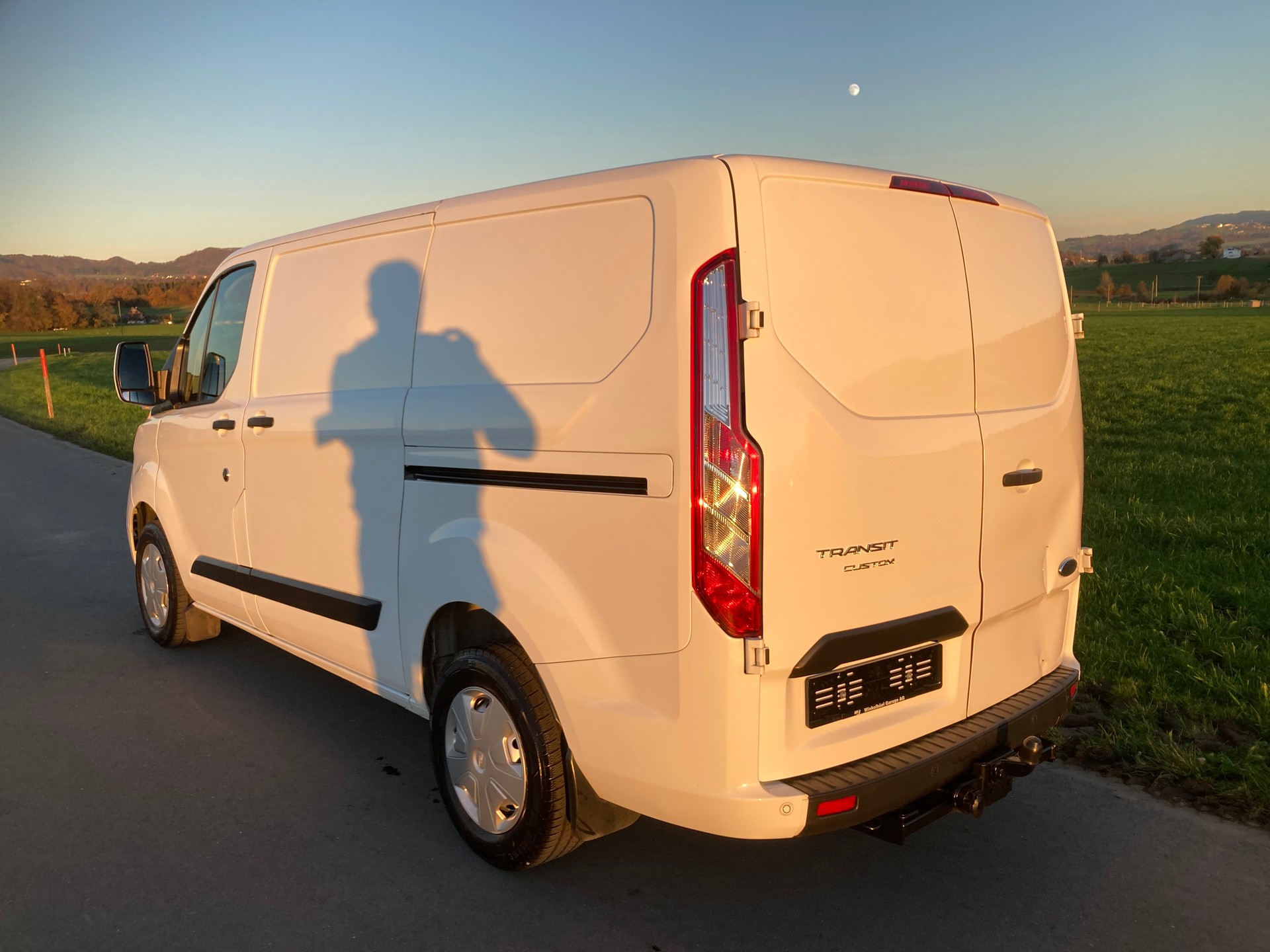 FORD Transit Custom Van 300 L1H1 Trend mit Anhängerkupplung-image-3