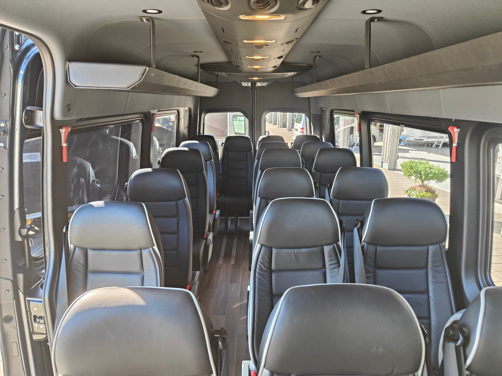 MERCEDES-BENZ 519 VIP Midibus-image-5