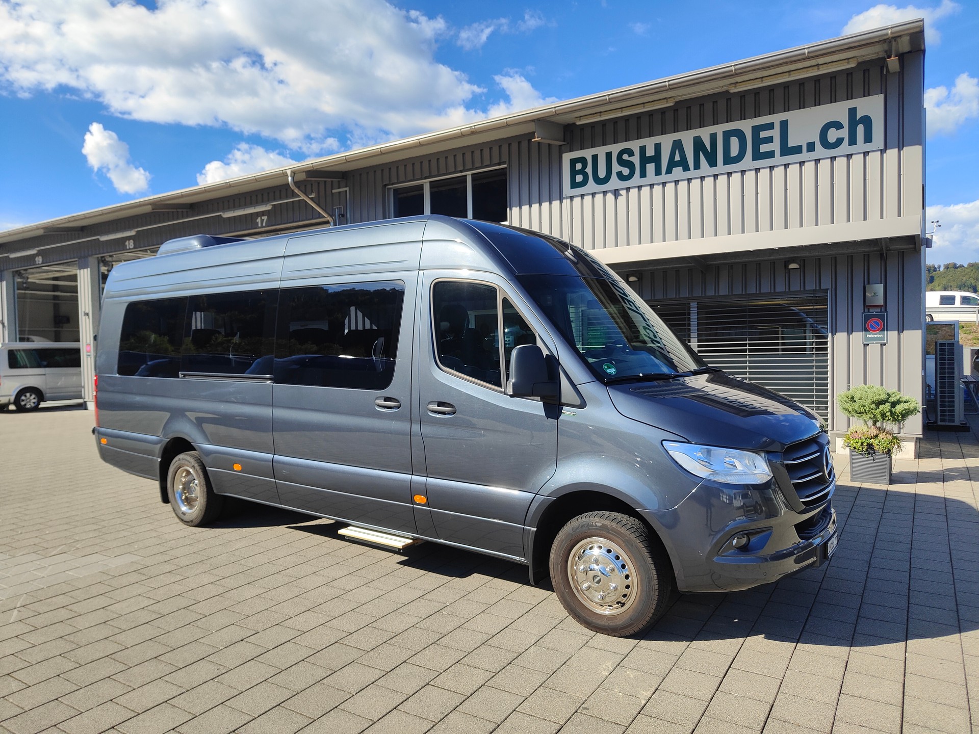 MERCEDES-BENZ 519 VIP Midibus-image-0