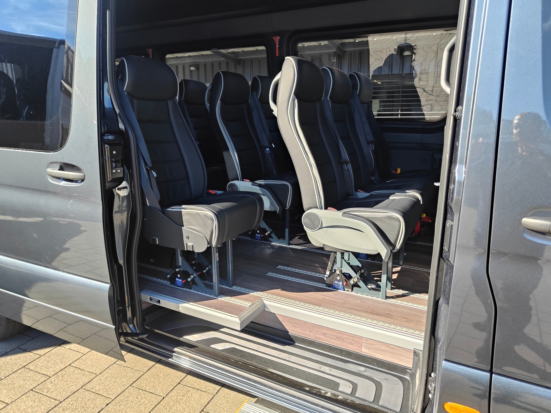 MERCEDES-BENZ 519 VIP Midibus-image-4