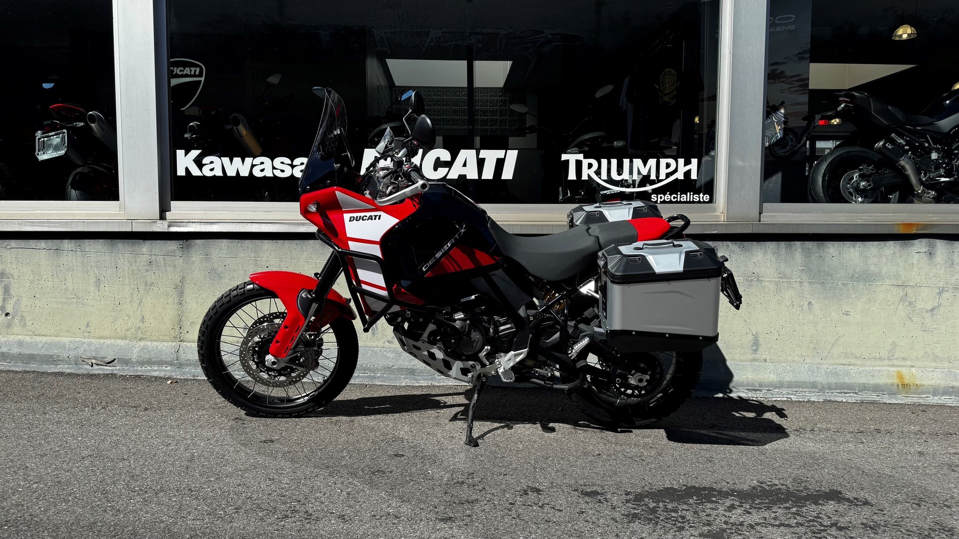 DUCATI Desert X Discovery-showroom-element-1