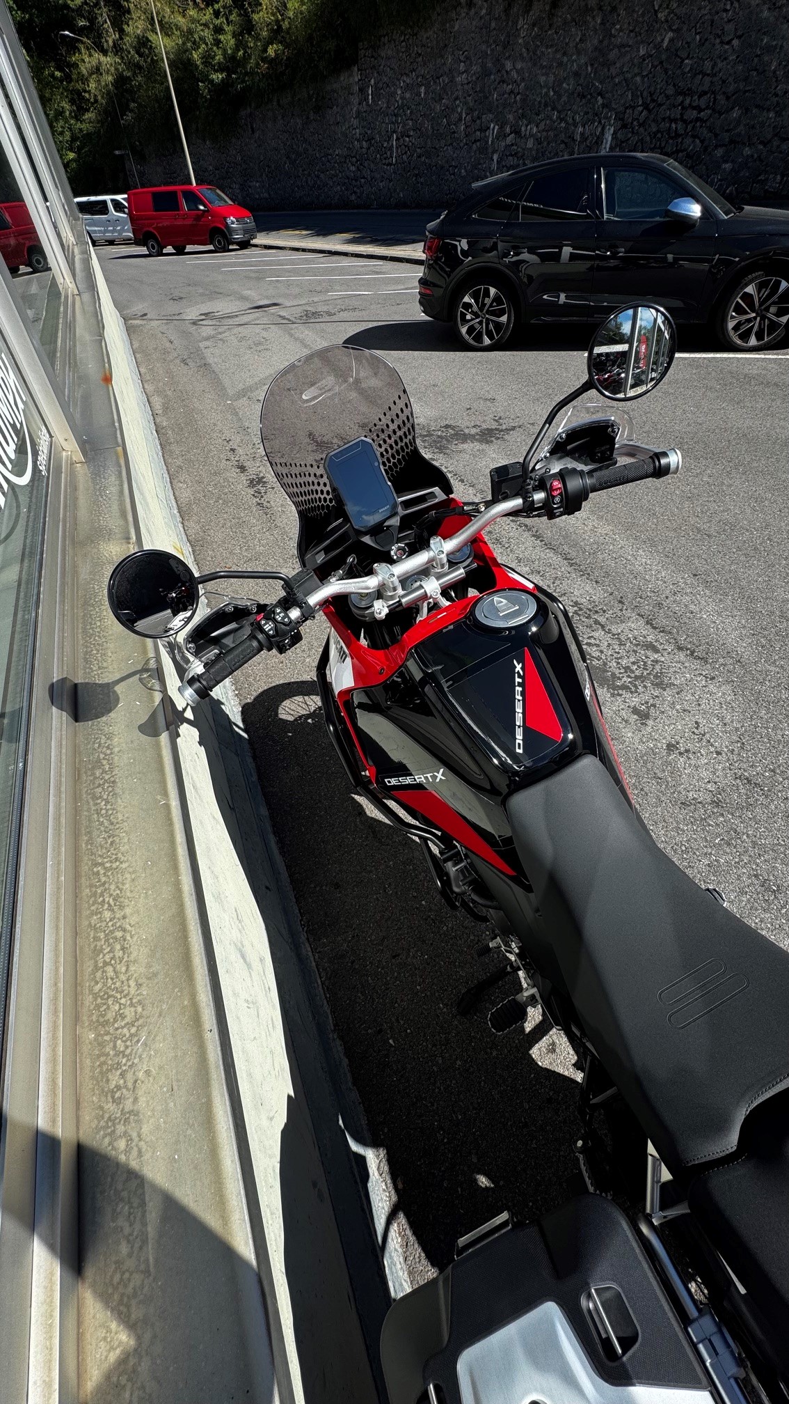 DUCATI Desert X Discovery-showroom-element-3