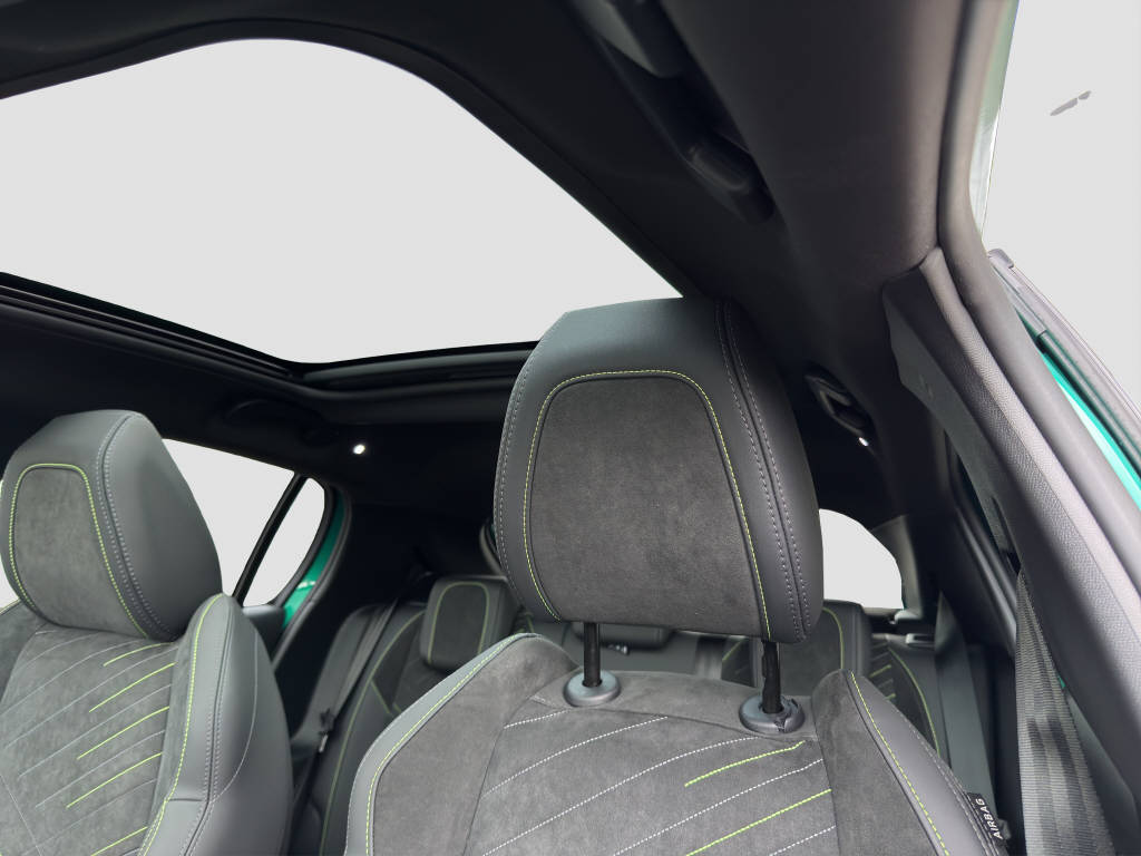 PEUGEOT 208 1.2 Hybrid 145 GT Exclusive-image-16