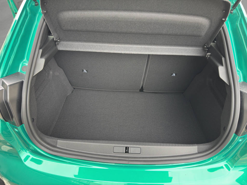 PEUGEOT 208 1.2 Hybrid 145 GT Exclusive-image-11