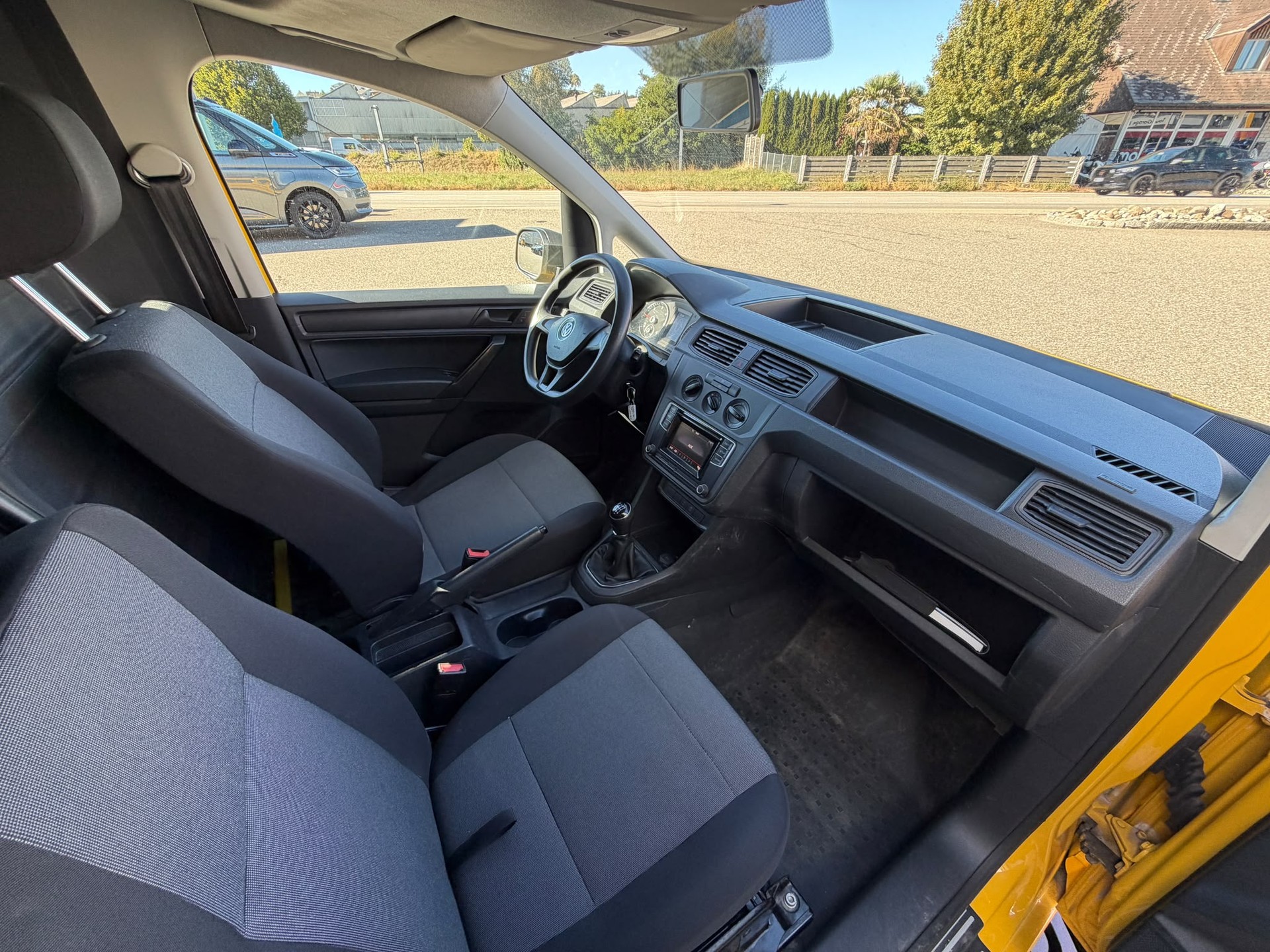 VW Caddy Maxi 2.0TDI 4Motion BlueMotion Technology 4x4 Handschaltung-image-15