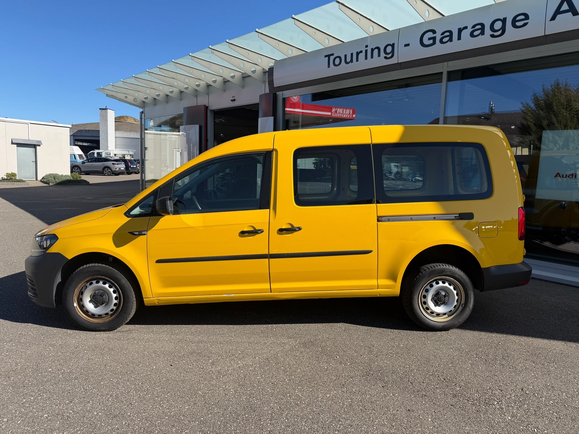 VW Caddy Maxi 2.0TDI 4Motion BlueMotion Technology 4x4 Handschaltung-image-1