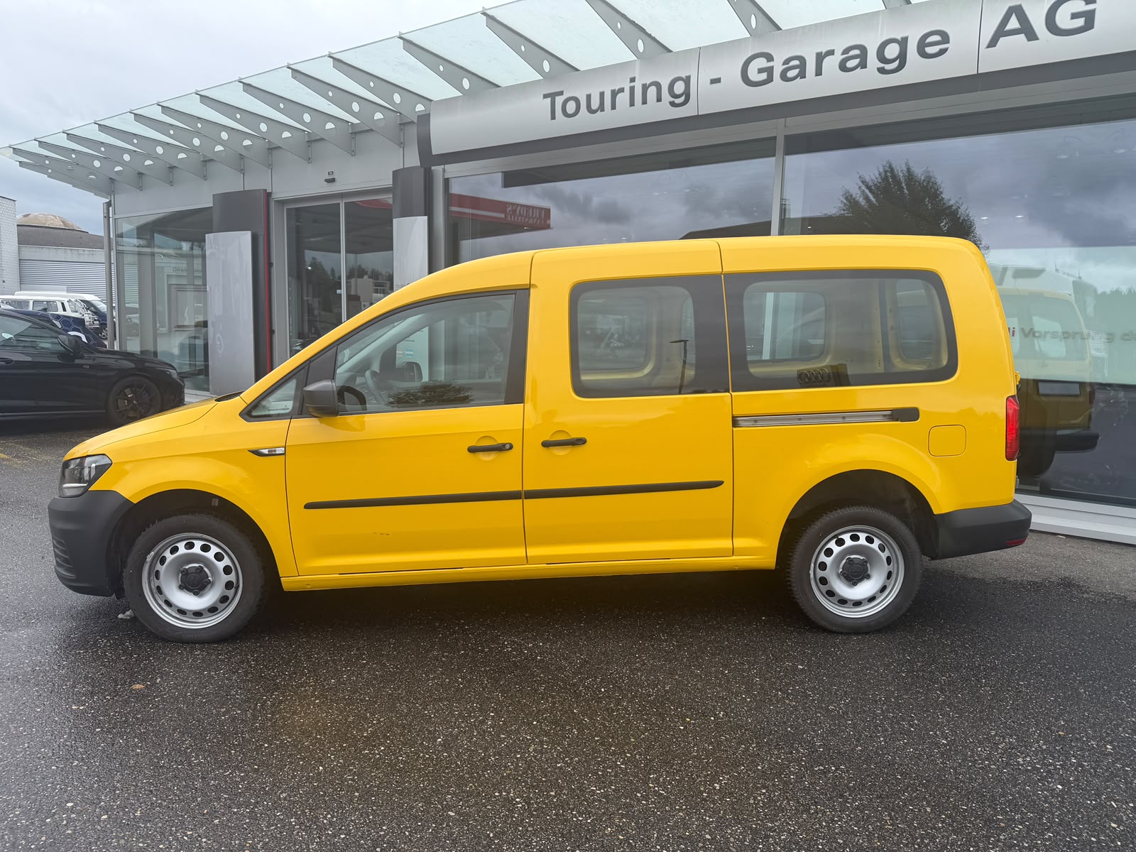 VW Caddy Maxi 2.0TDI 4Motion BlueMotion Technology-image-1