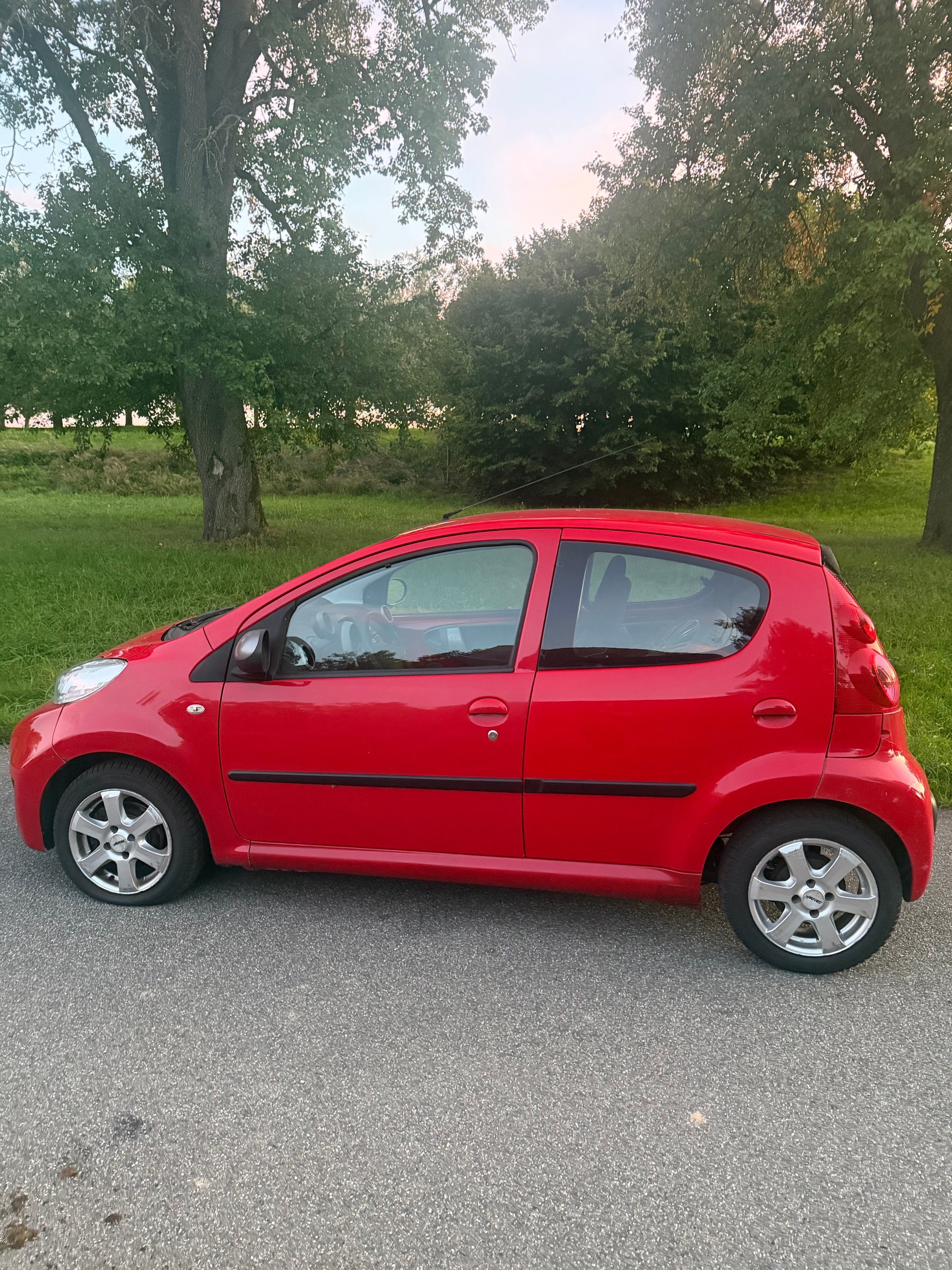 PEUGEOT 107 1.0 Trendy-image-3