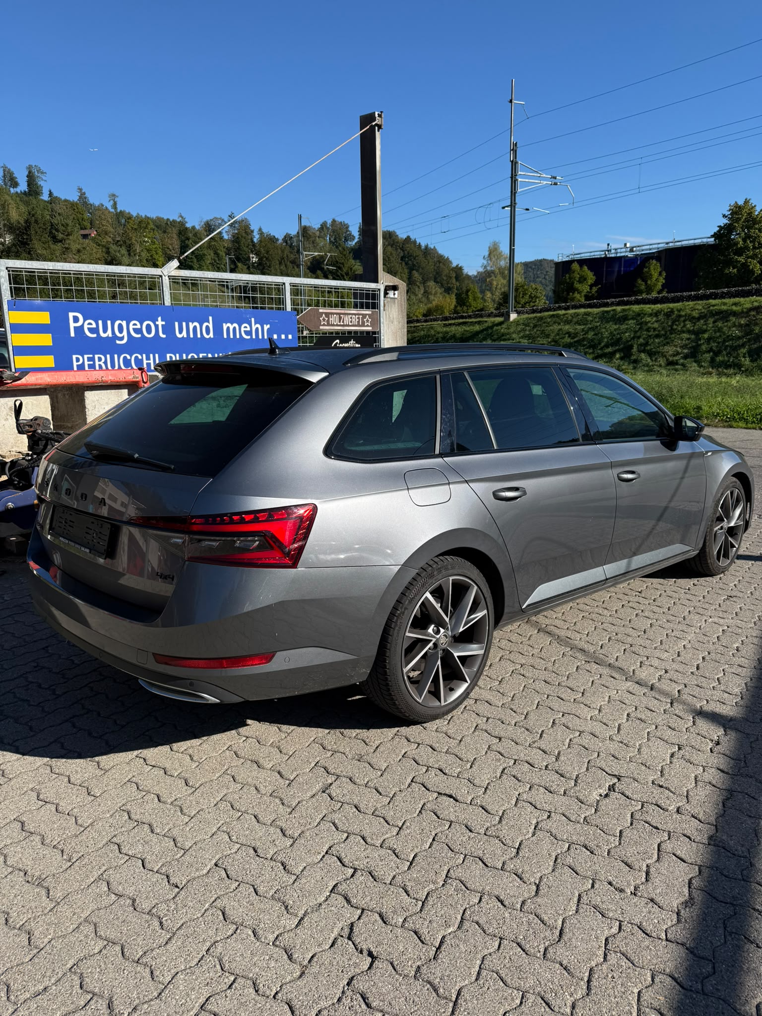 SKODA Superb Combi 2.0 TDi SportLine 4x4 DSG-image-2