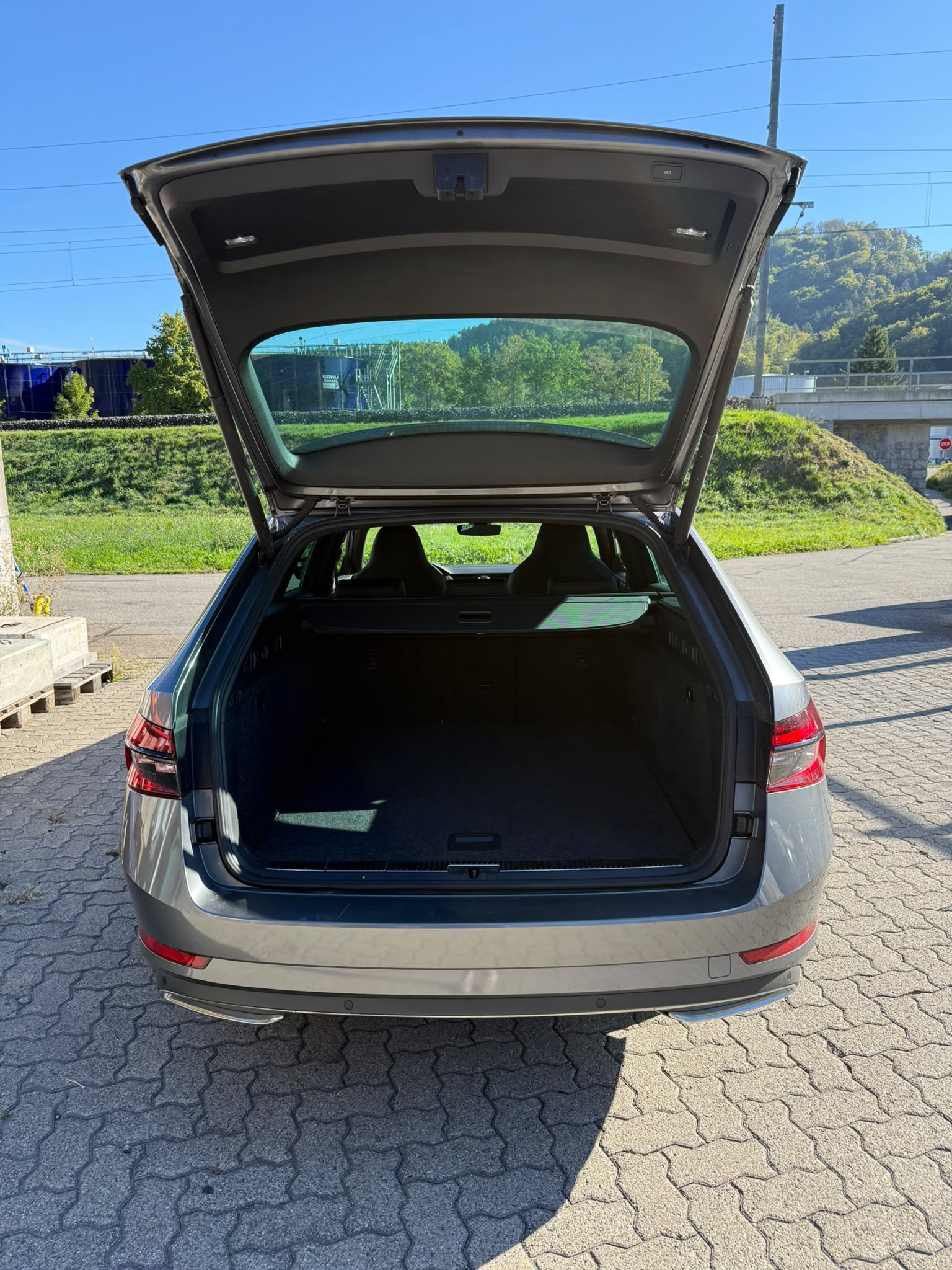 SKODA Superb Combi 2.0 TDi SportLine 4x4 DSG-image-4