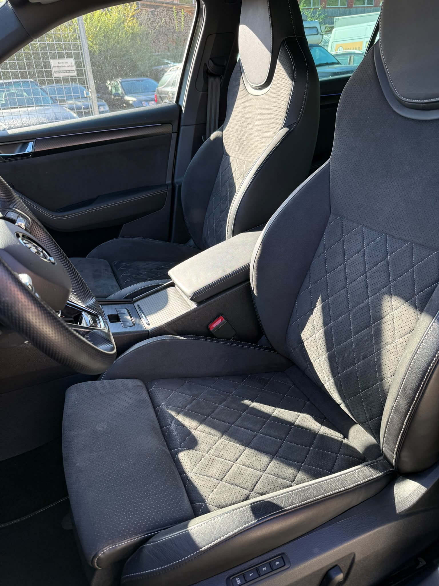 SKODA Superb Combi 2.0 TDi SportLine 4x4 DSG-image-7