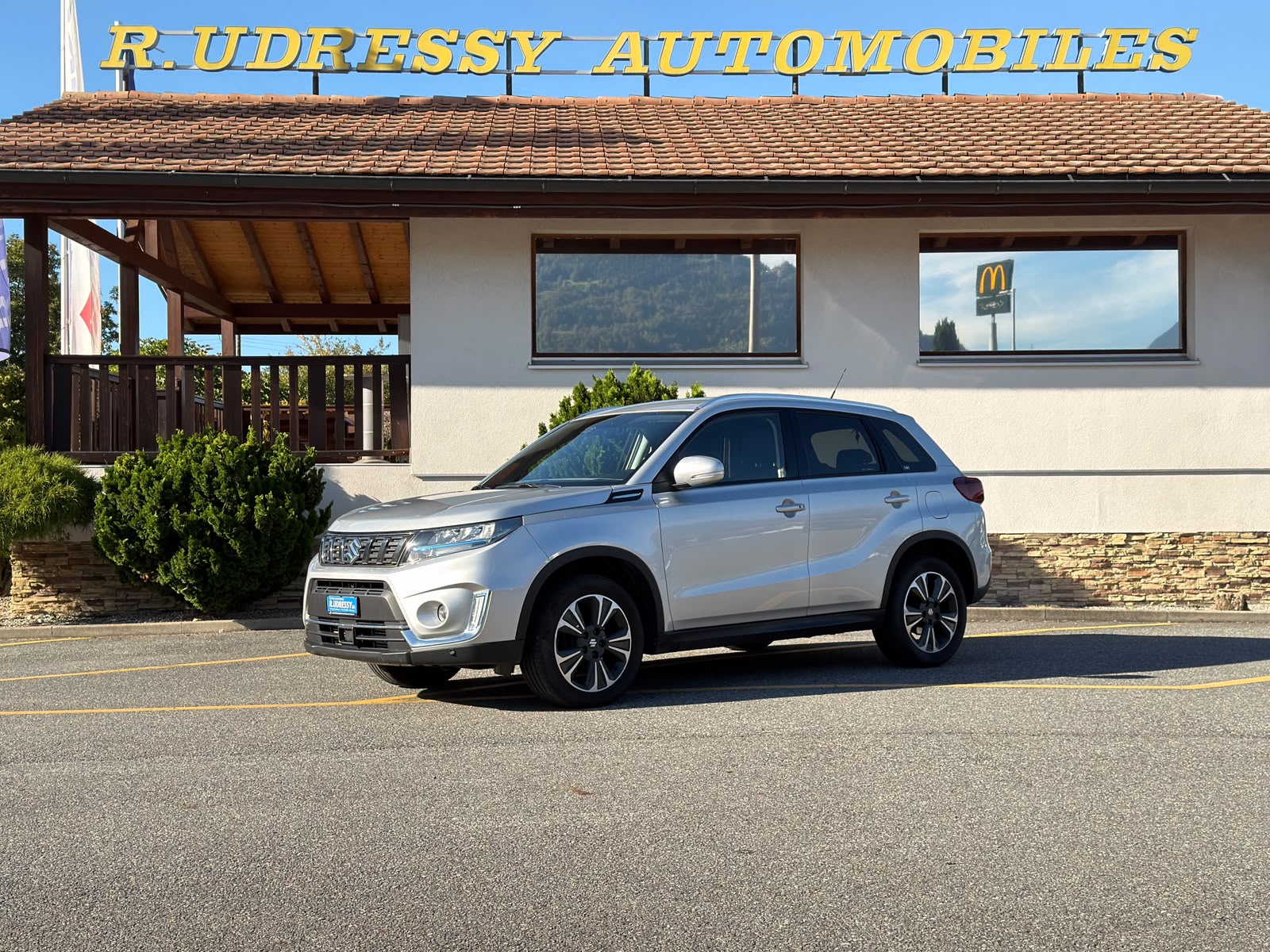 SUZUKI Vitara 1.4 Boosterjet Compact + Hybrid Automatic-image-0