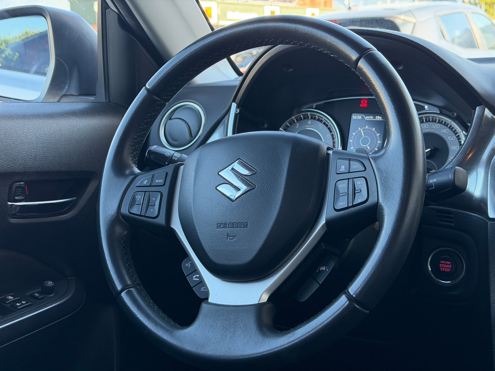SUZUKI Vitara 1.4 Boosterjet Compact + Hybrid Automatic-image-9