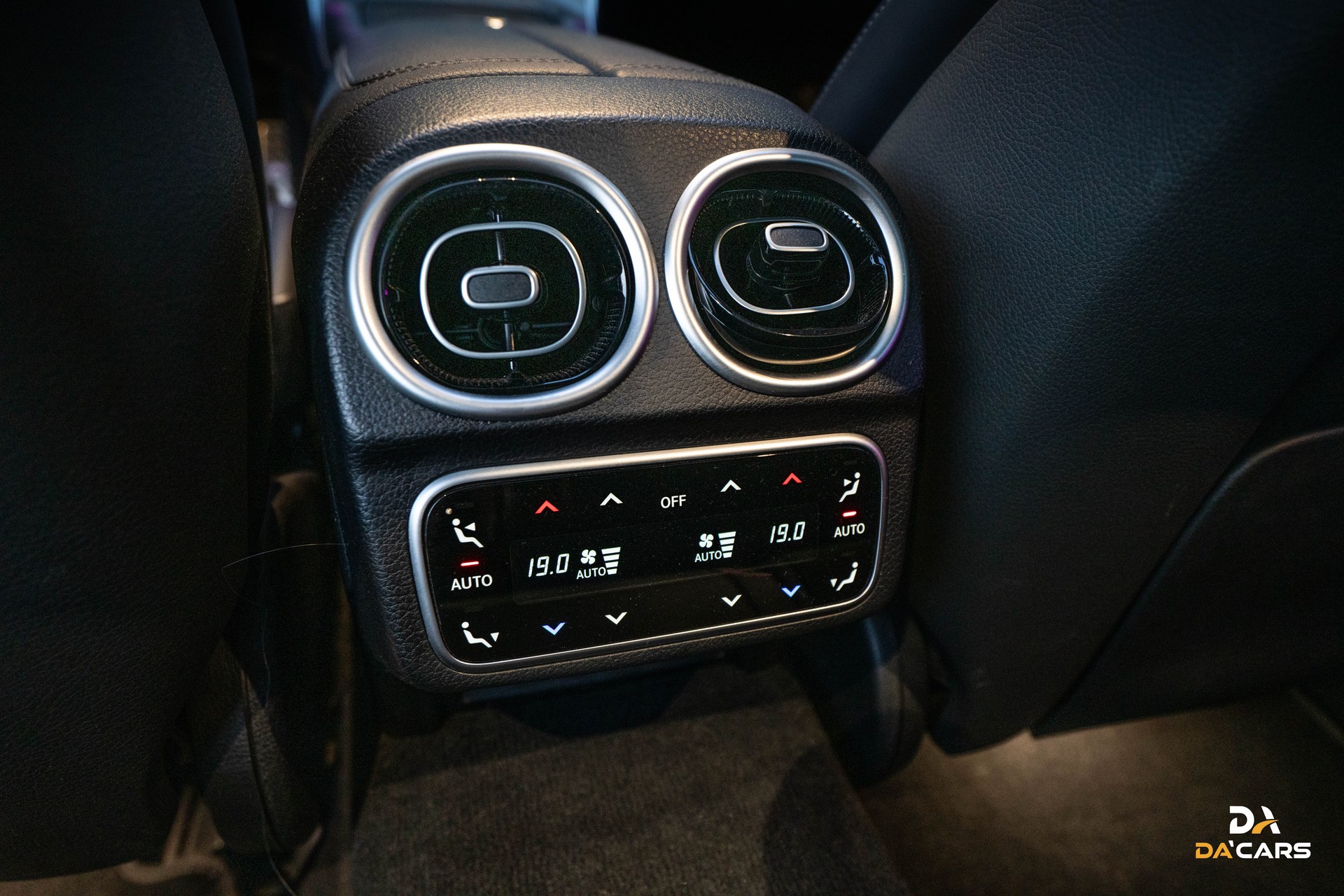 MERCEDES-BENZ C 200 T-Modell AMG Line-image-17