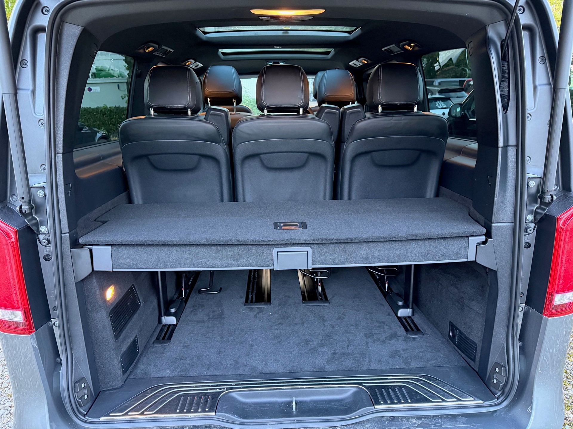 MERCEDES-BENZ V 300 d lang AMG-Line Edition 4Matic 9G-Tronic-image-13