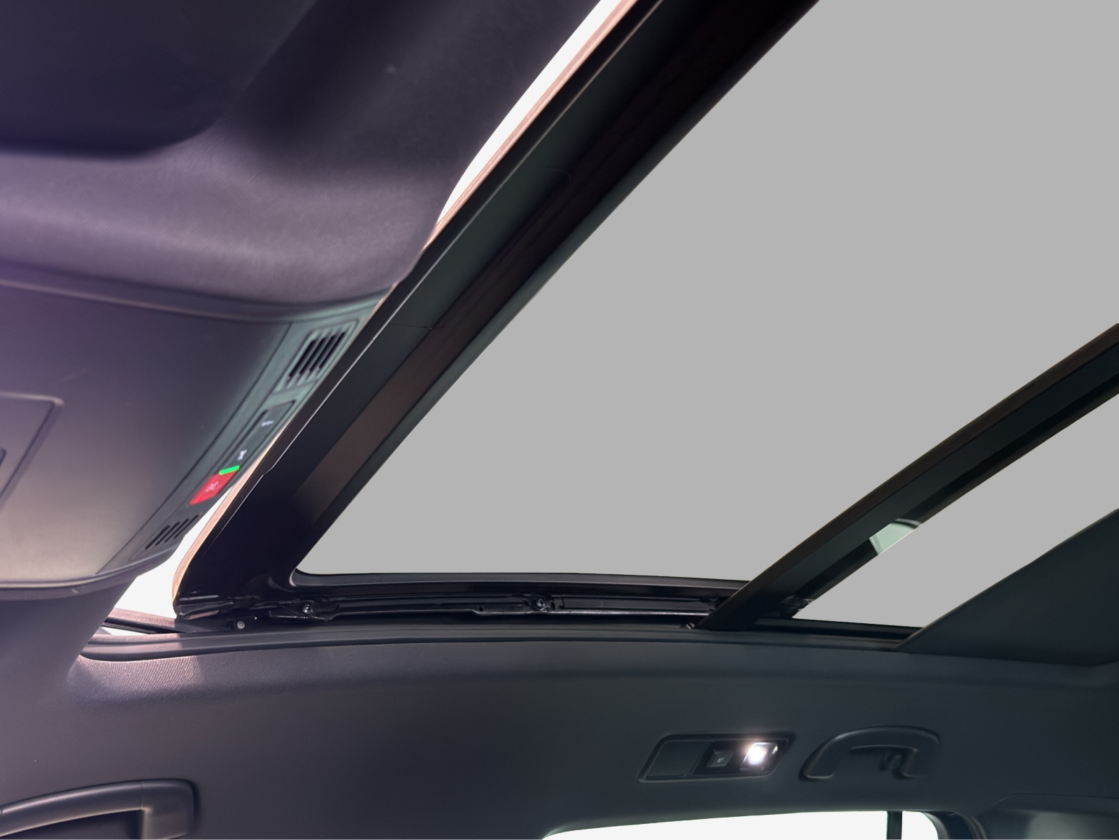 VW Tiguan 2.0TSI R-Line 4Motion DSG-image-14