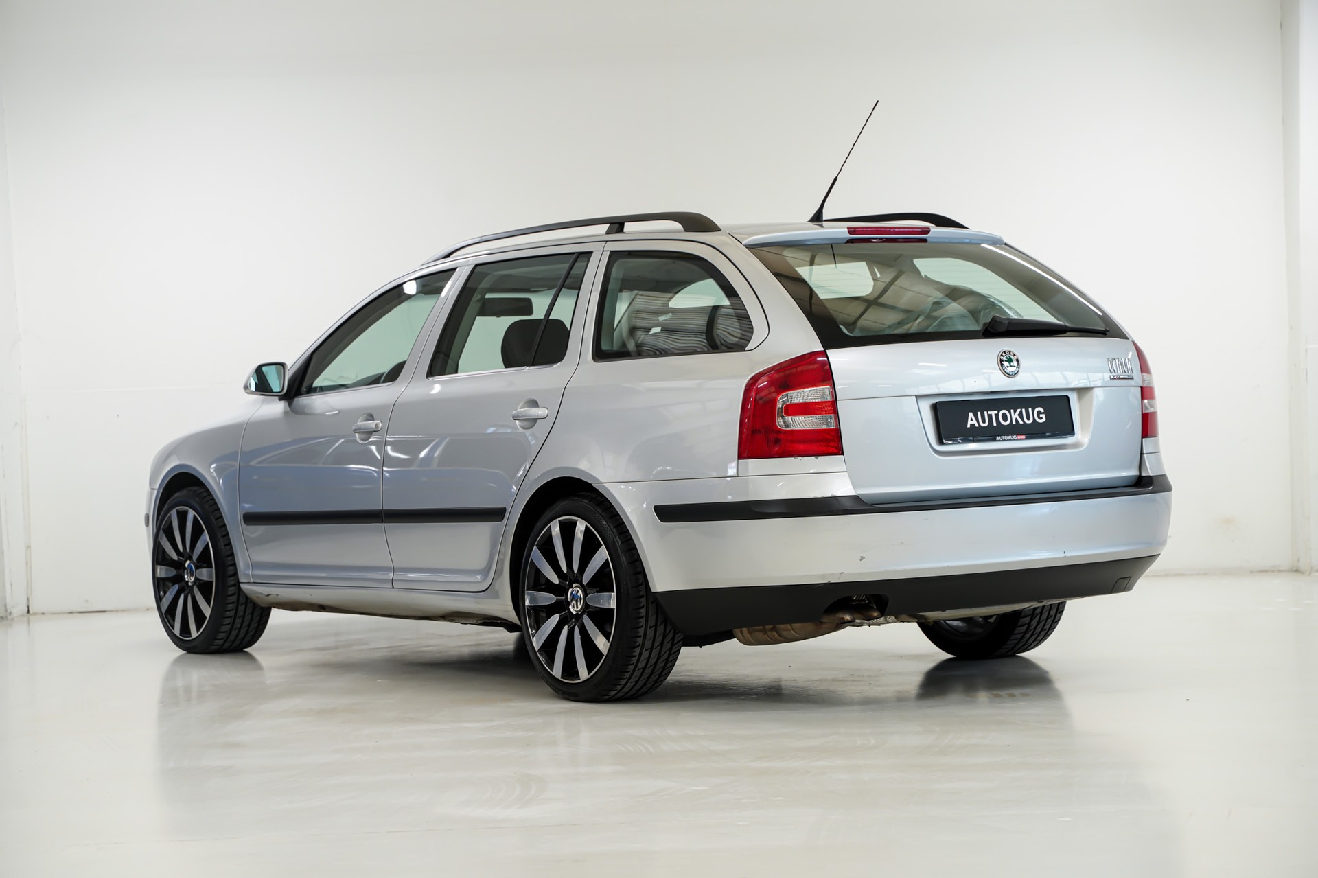 SKODA Octavia 1.9 TDI Adventure 4x4-image-4