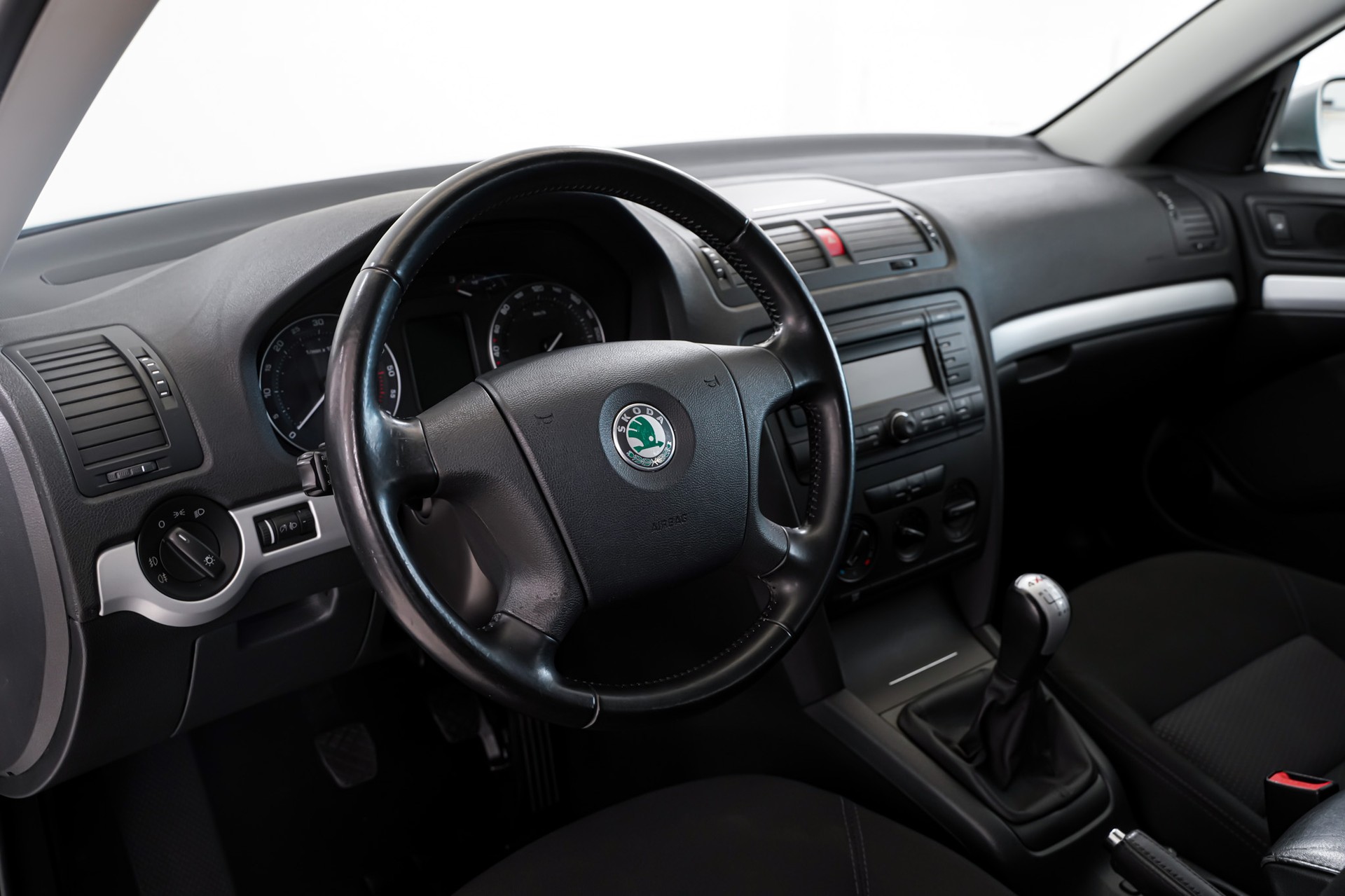 SKODA Octavia 1.9 TDI Adventure 4x4-image-9