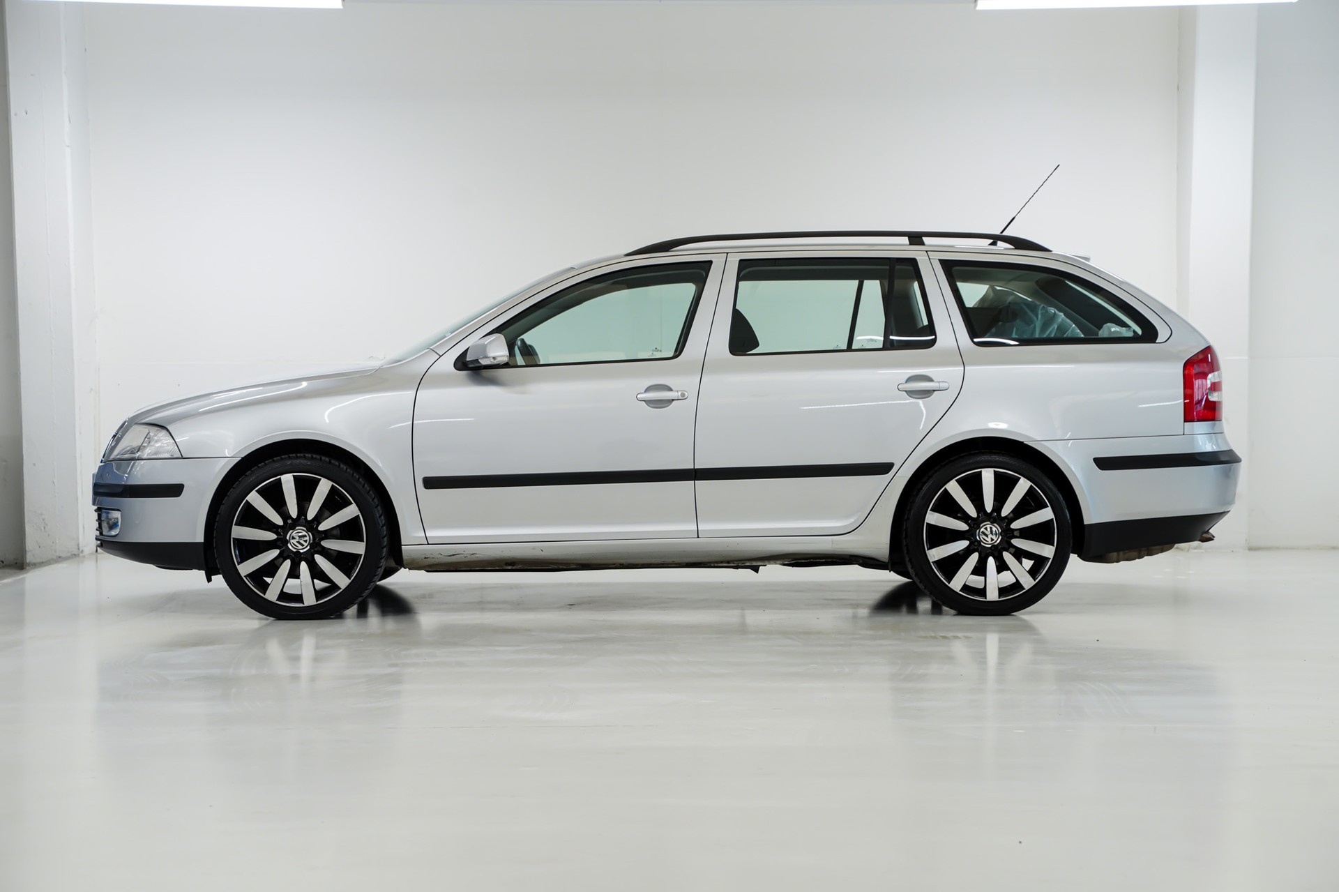 SKODA Octavia 1.9 TDI Adventure 4x4-image-3