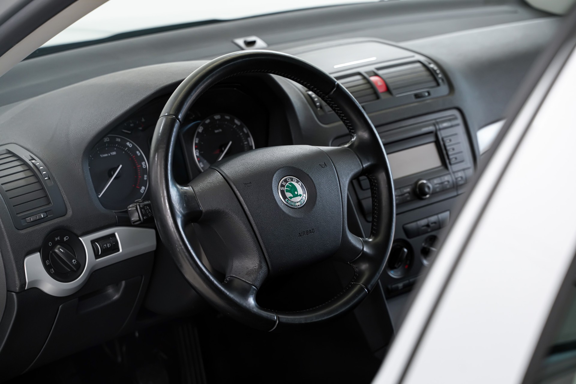 SKODA Octavia 1.9 TDI Adventure 4x4-image-8