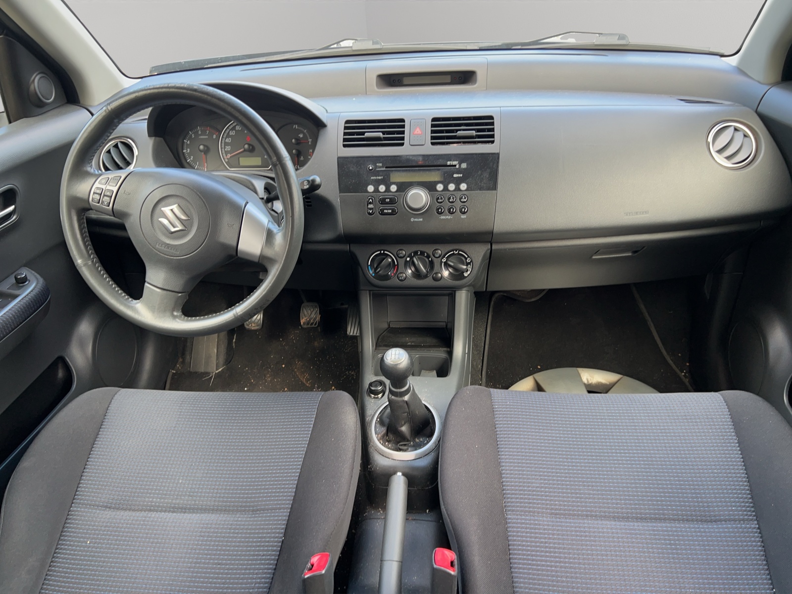 SUZUKI Swift 1.3i 16V GL-image-8