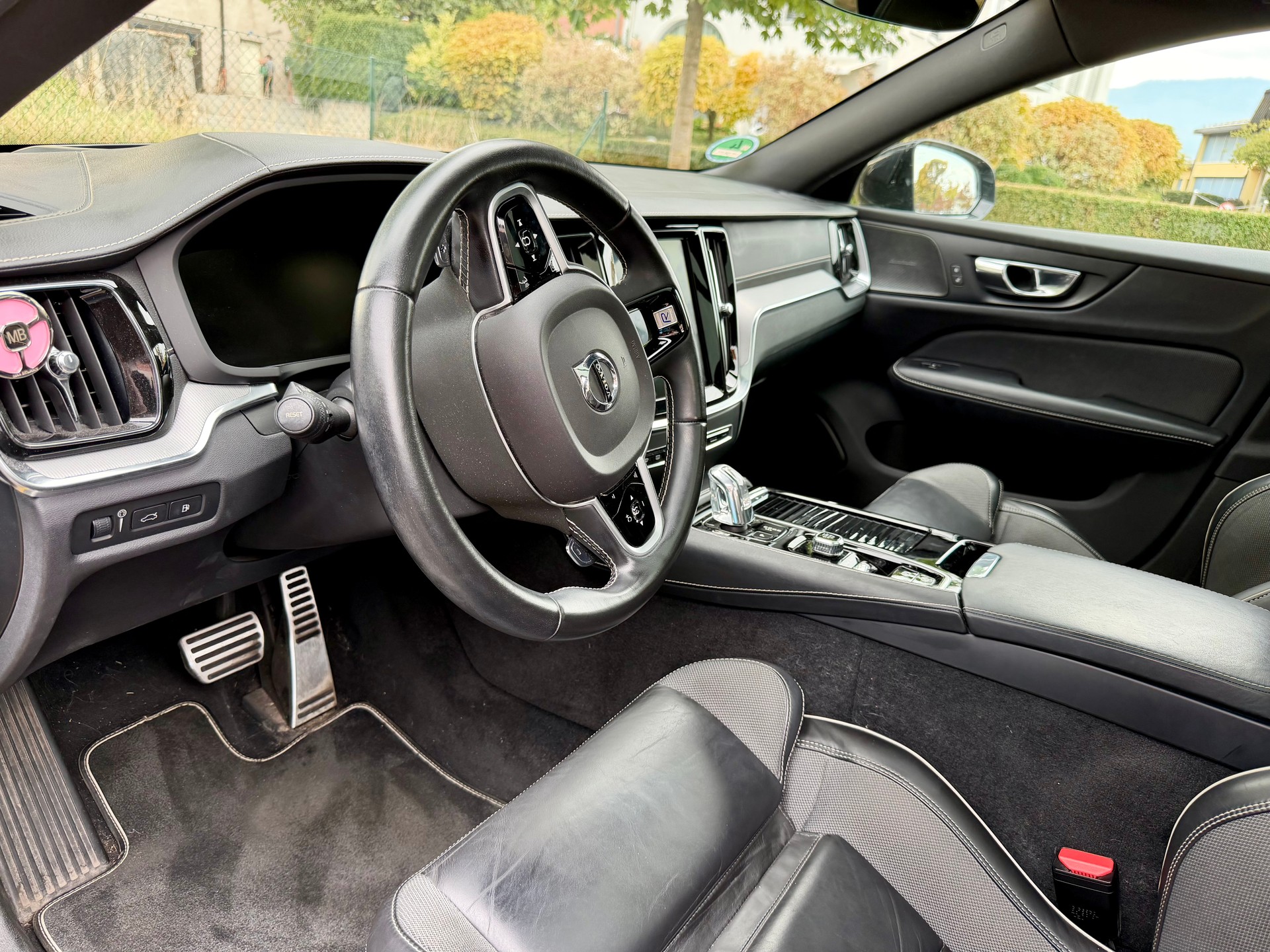 VOLVO 2.0 T8 TE R-Design eAWD-image-3