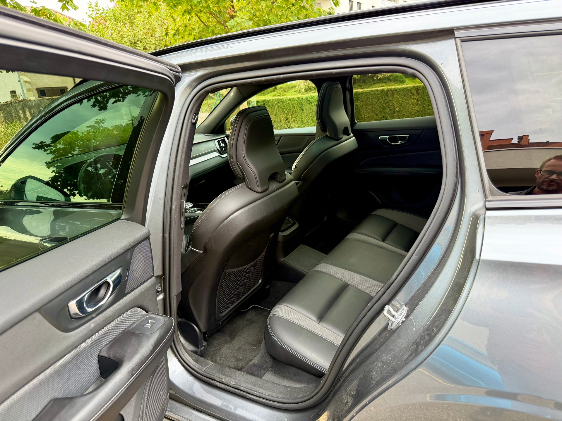 VOLVO 2.0 T8 TE R-Design eAWD-image-5