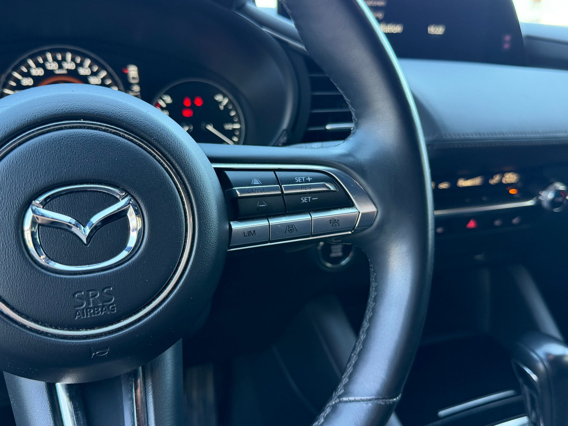 MAZDA 3 Hatchback SKYACTIV-X M Hybrid 180 Revolution AWD Automat-image-8