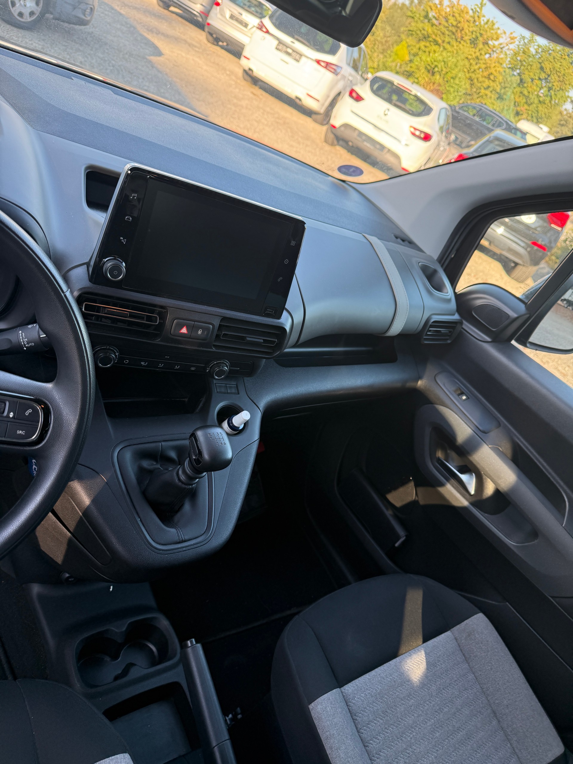 CITROEN Berlingo XL 1.2i PureTech Feel EAT8-image-9