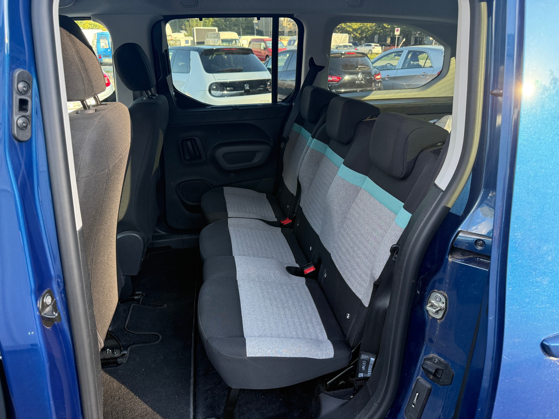 CITROEN Berlingo XL 1.2i PureTech Feel EAT8-image-10