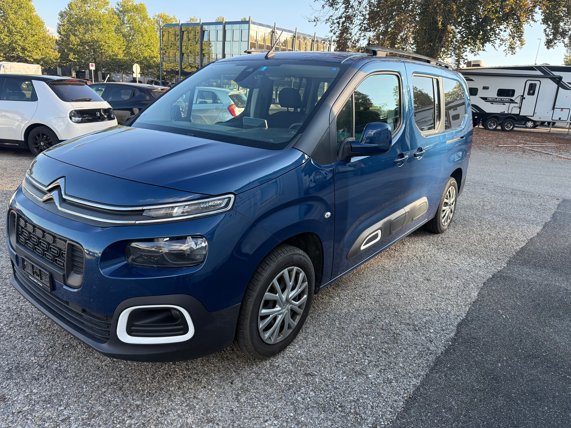 CITROEN Berlingo XL 1.2i PureTech Feel EAT8-image-1