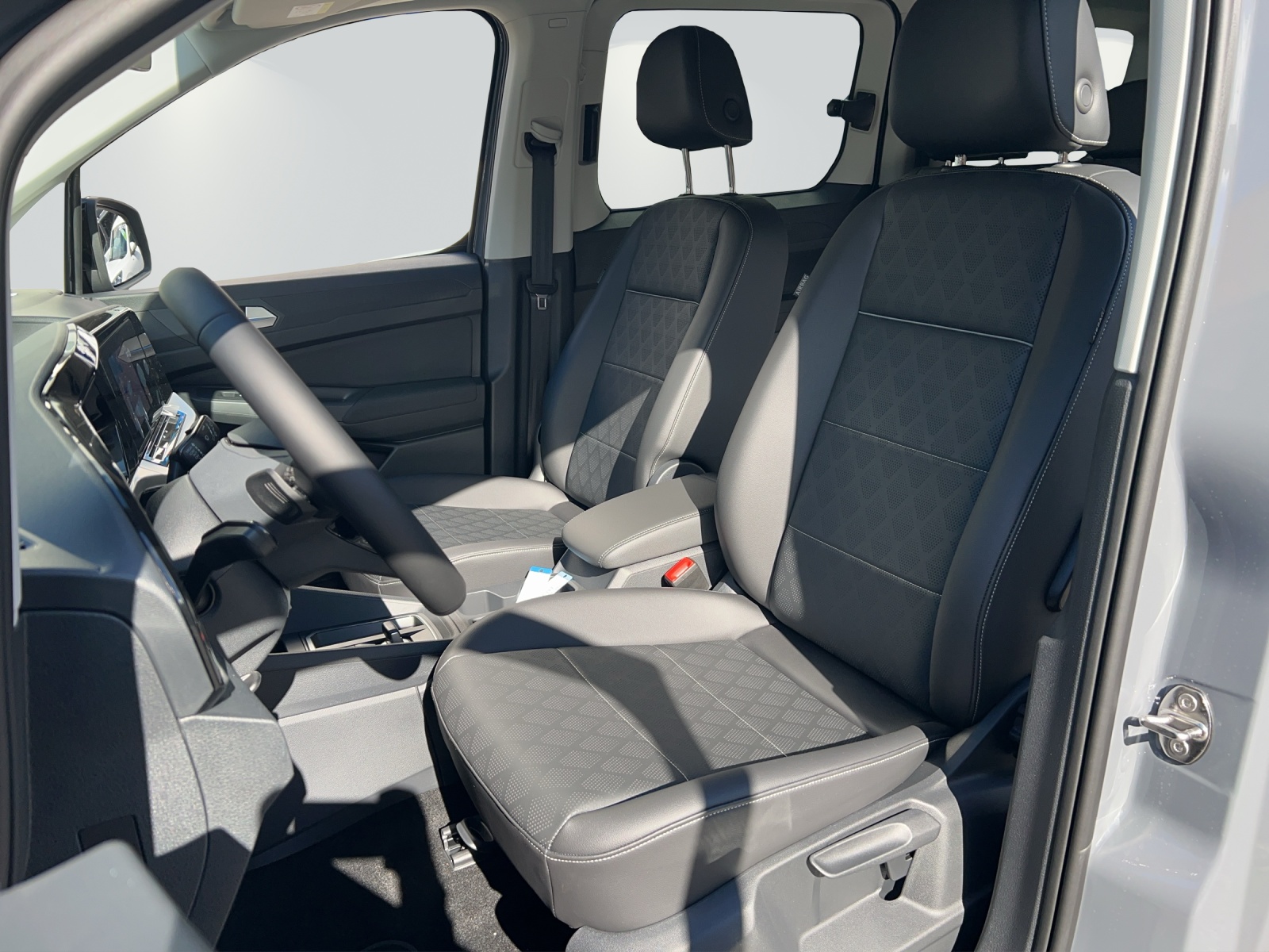 FORD TOURNEO CONNECT Grand 1.5 EcoB-image-4