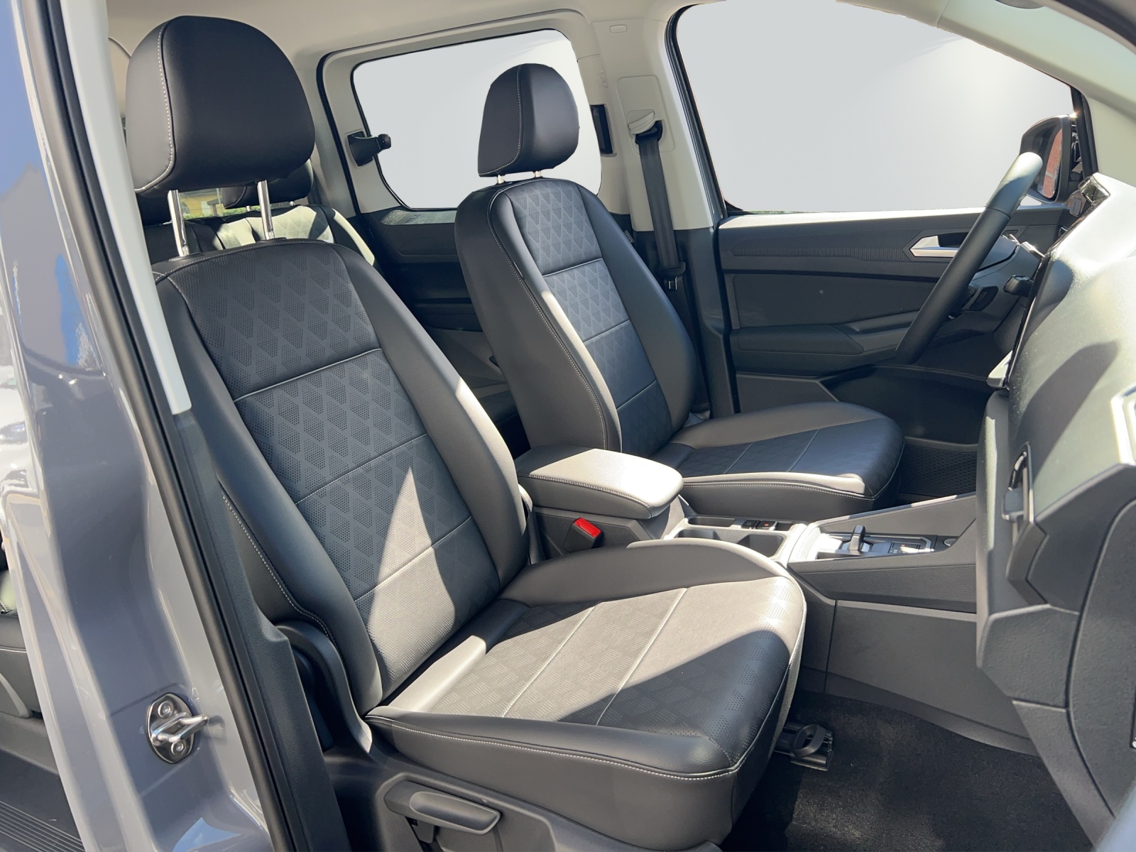 FORD TOURNEO CONNECT Grand 1.5 EcoB-image-11