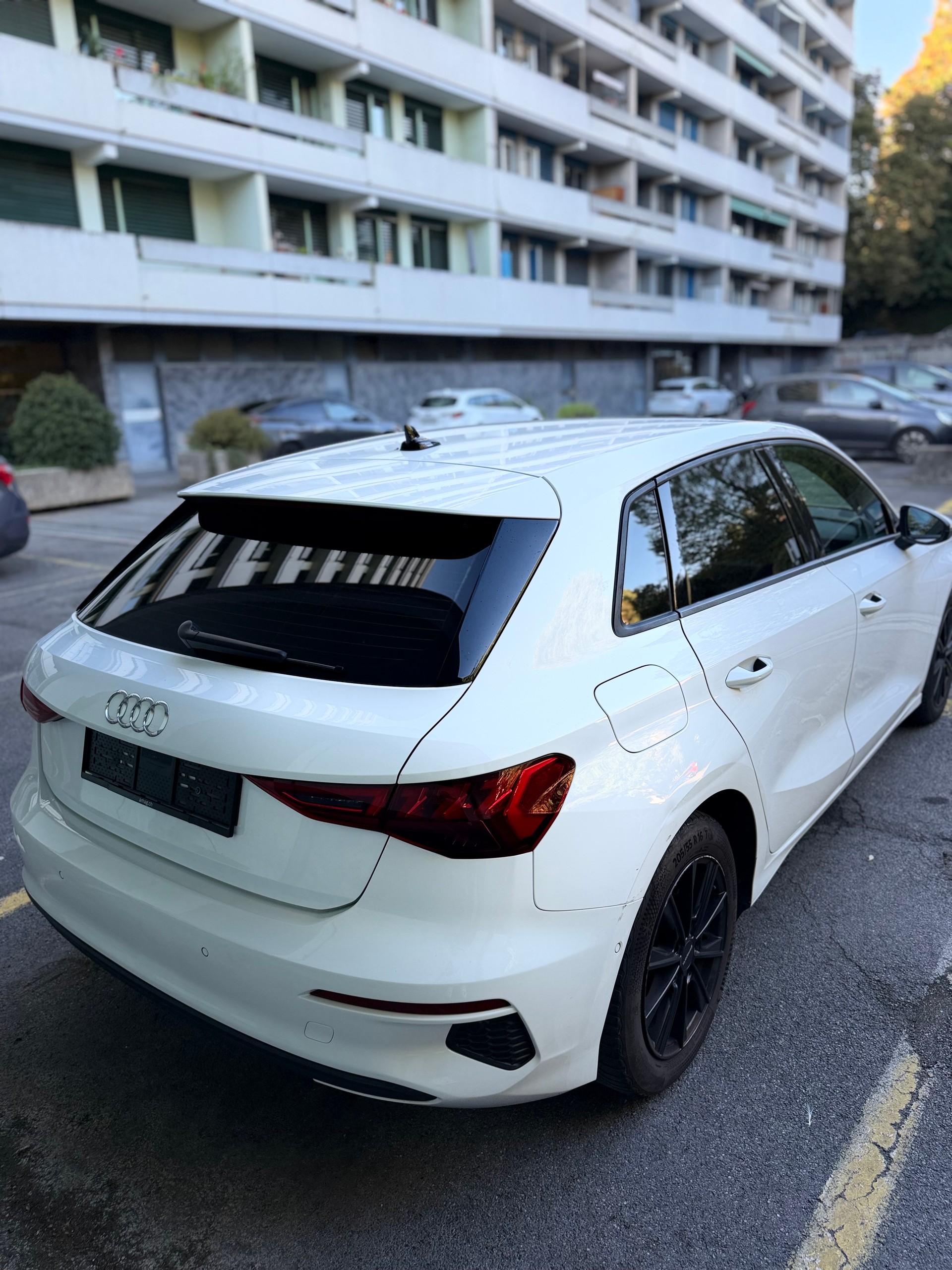 AUDI 1.5 35 TFSI Attraction S-Tronic-image-3