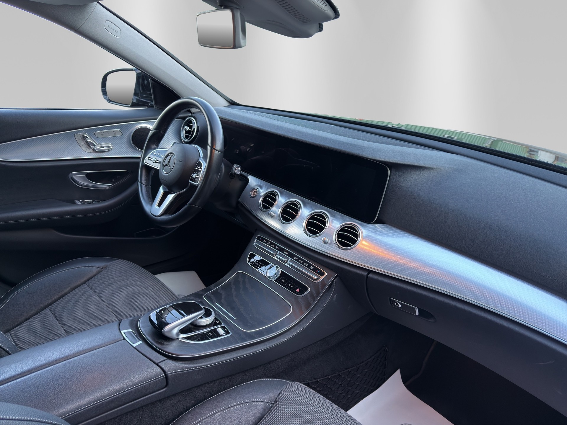 MERCEDES-BENZ E 200 Avantgarde 9G-Tronic-image-13