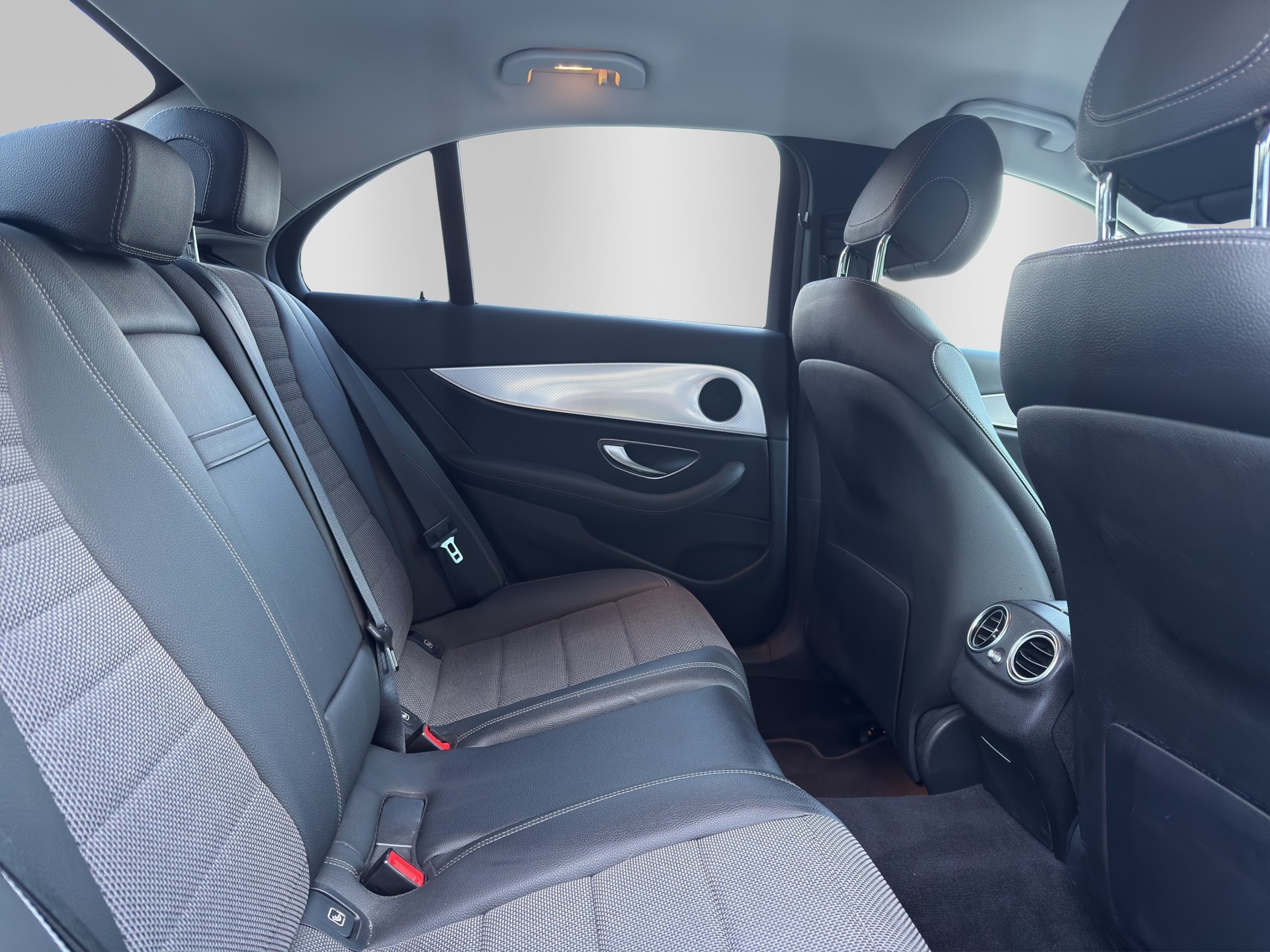 MERCEDES-BENZ E 200 Avantgarde 9G-Tronic-image-15