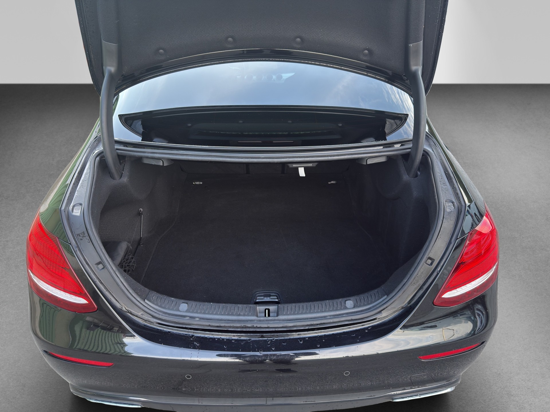 MERCEDES-BENZ E 200 Avantgarde 9G-Tronic-image-16