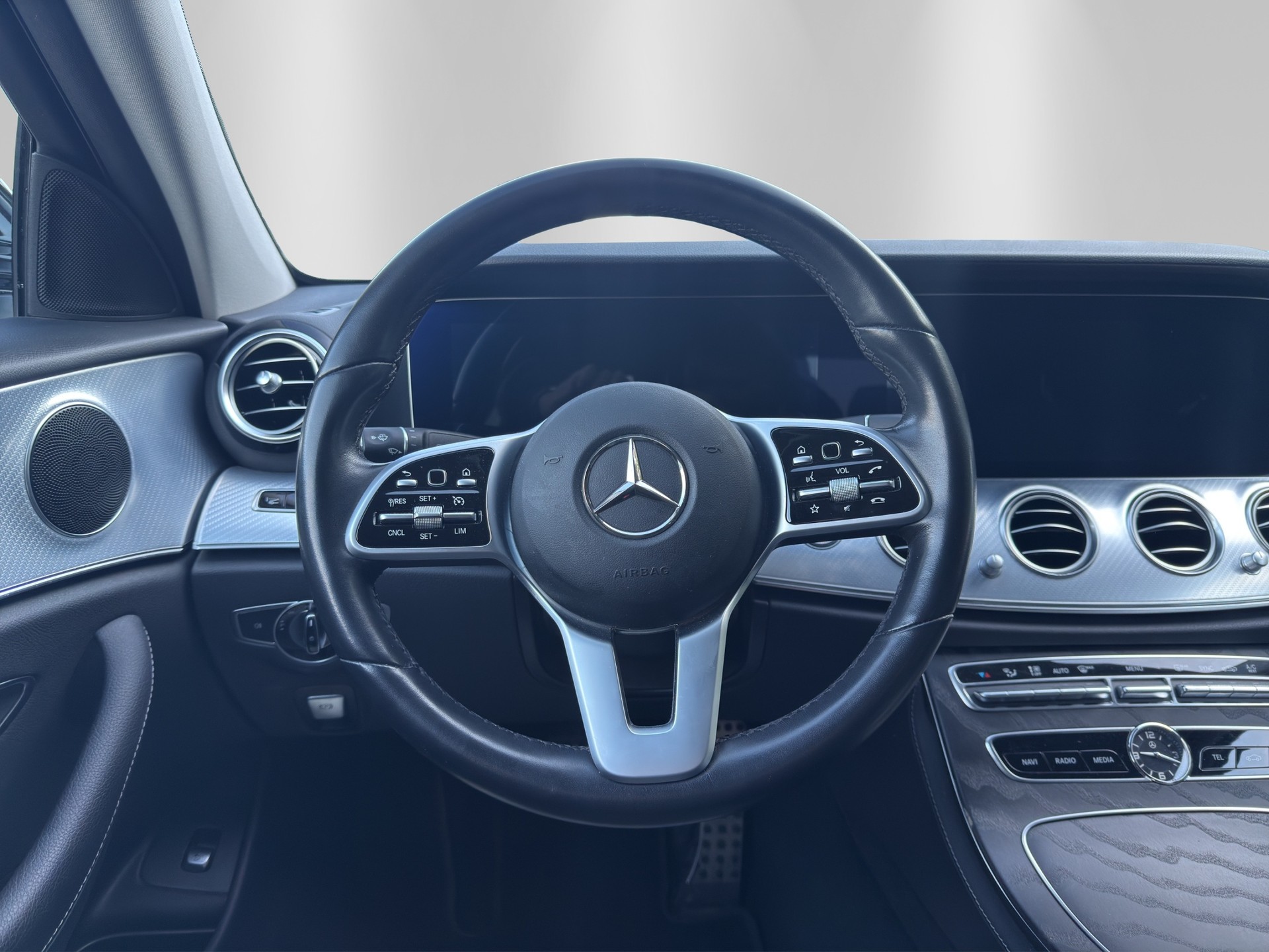 MERCEDES-BENZ E 200 Avantgarde 9G-Tronic-image-9