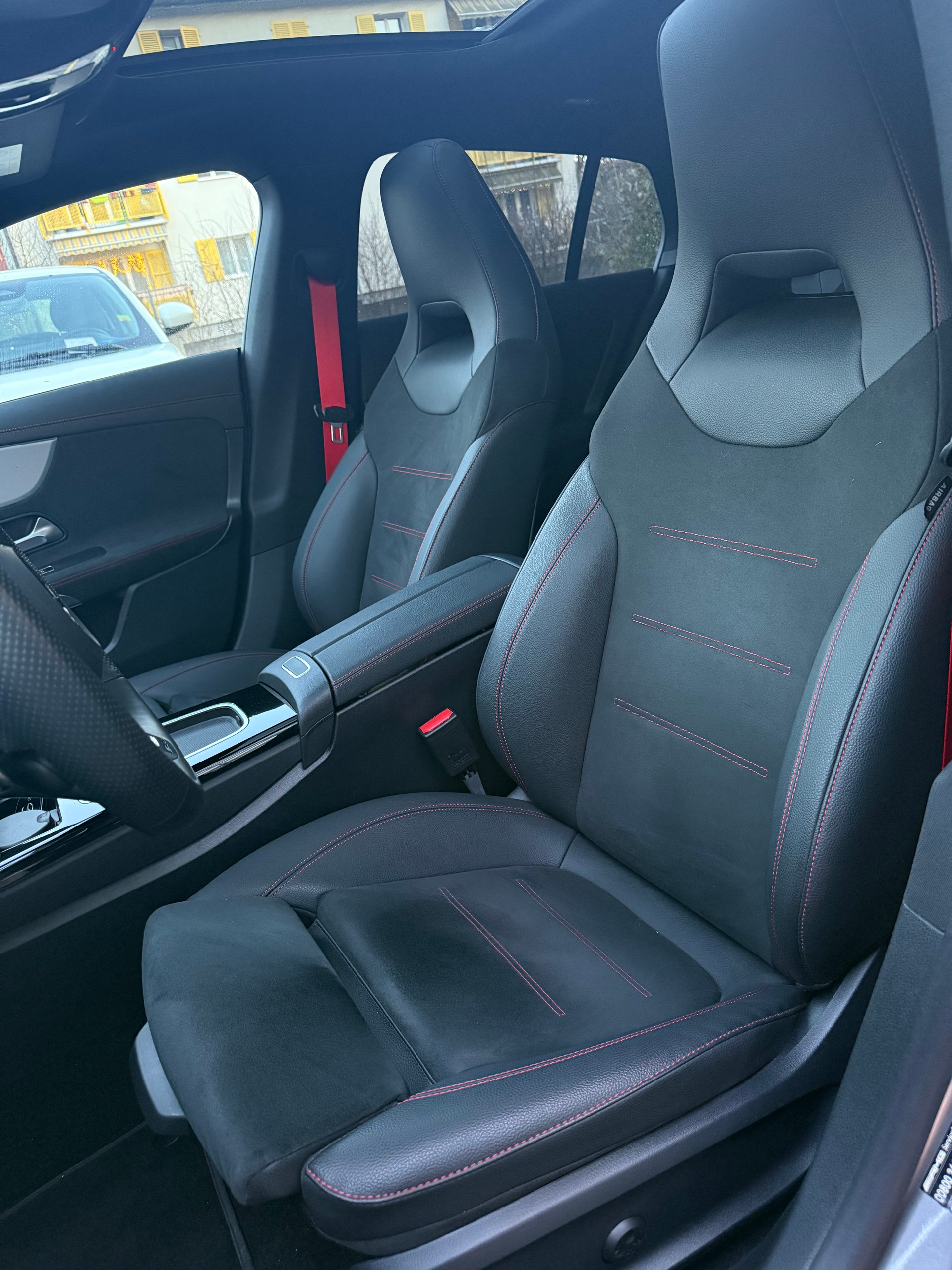 MERCEDES-BENZ CLA 35 AMG 4matic-image-4