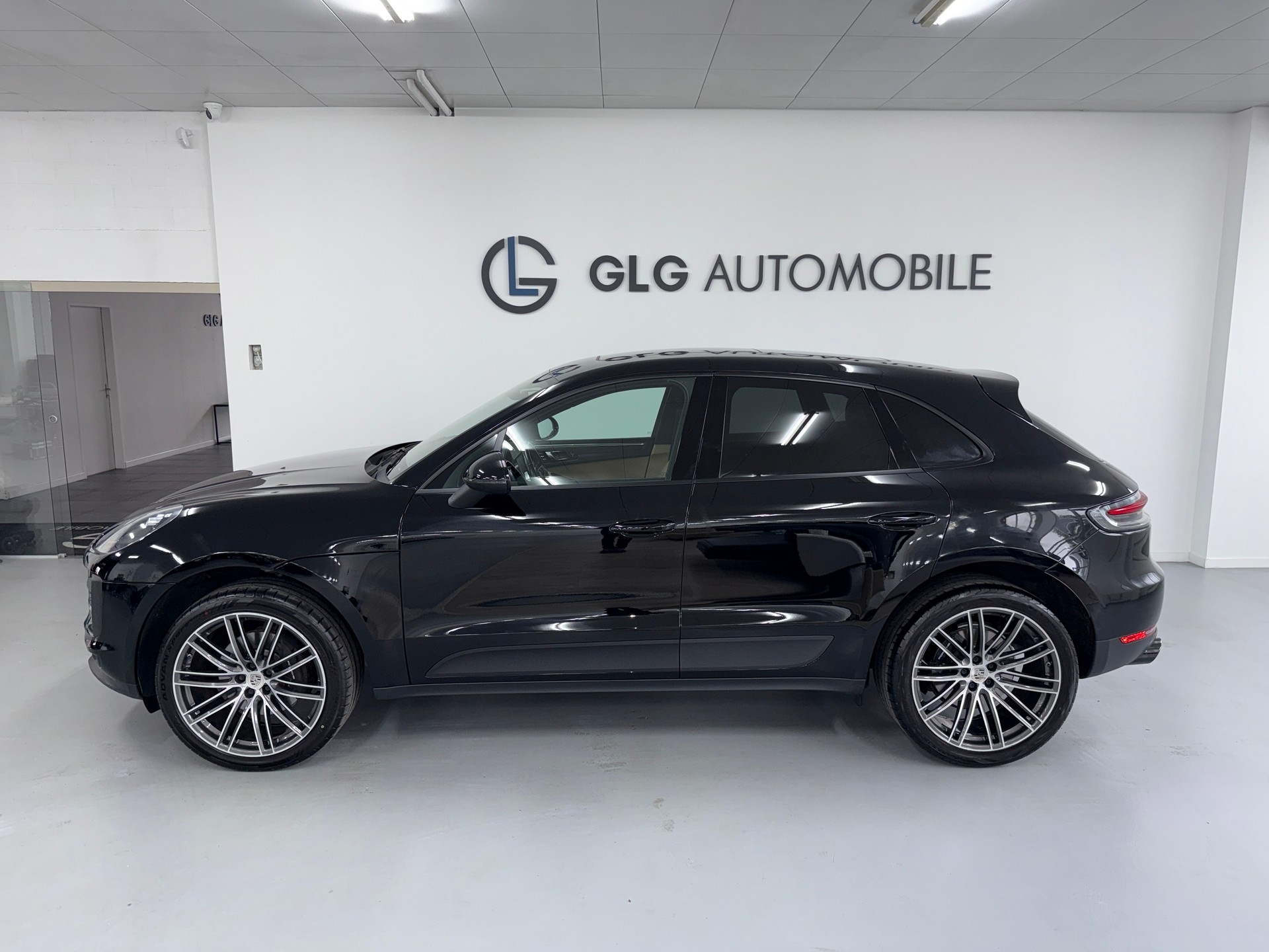PORSCHE Macan PDK-image-1