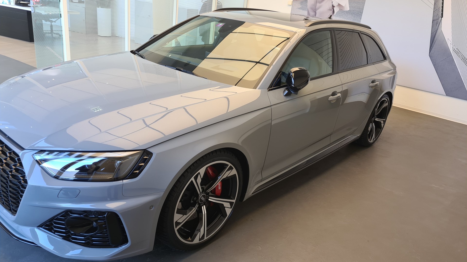 AUDI RS4 Avant quattro tiptronic-image-5