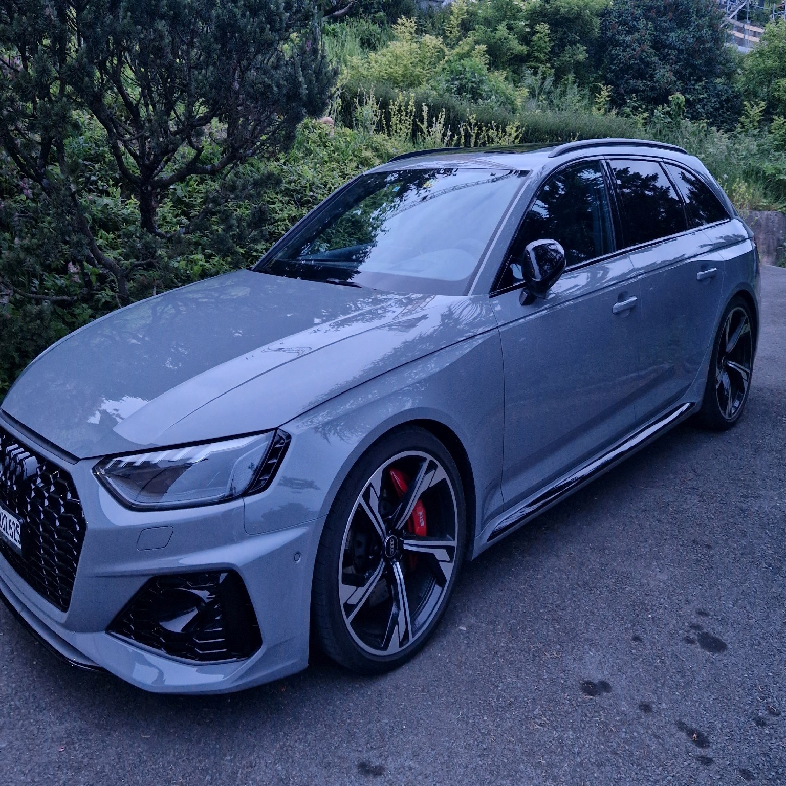 AUDI RS4 Avant quattro tiptronic-image-3