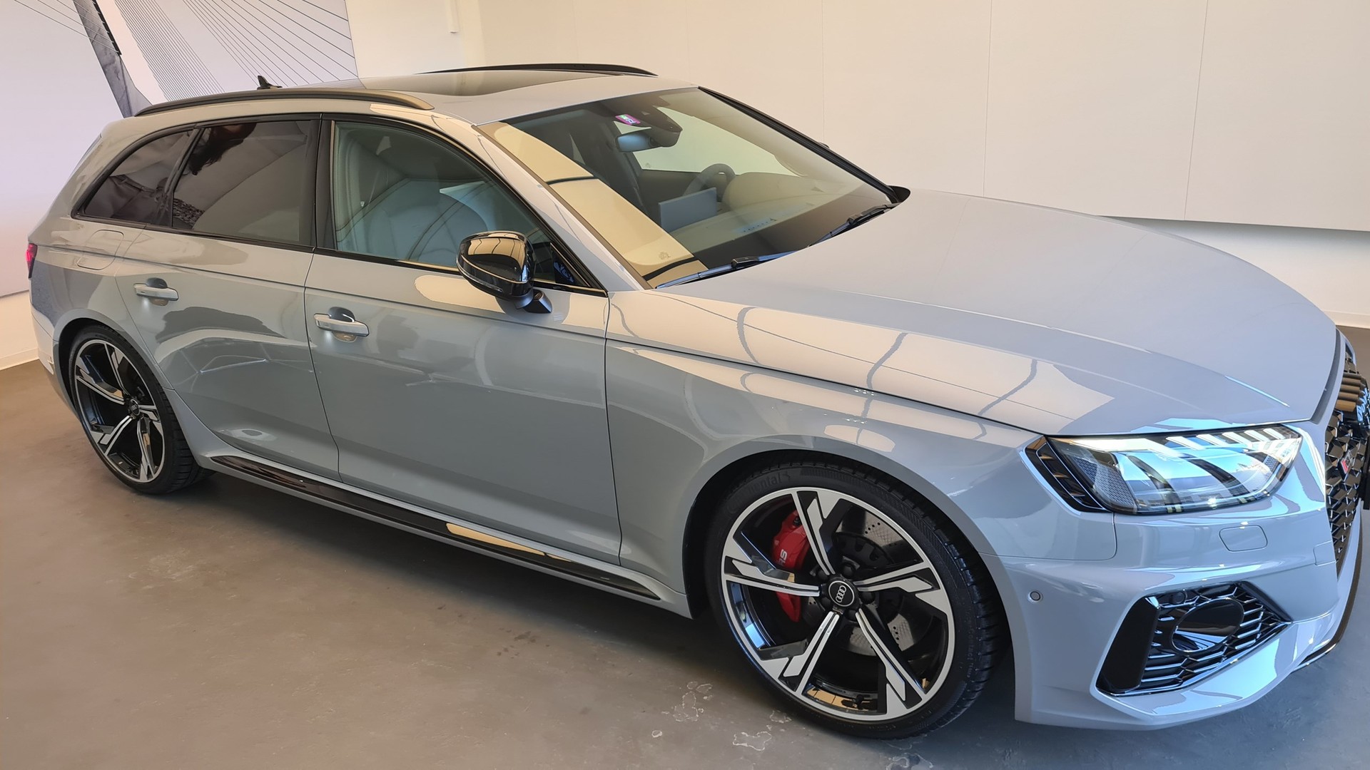 AUDI RS4 Avant quattro tiptronic-image-2