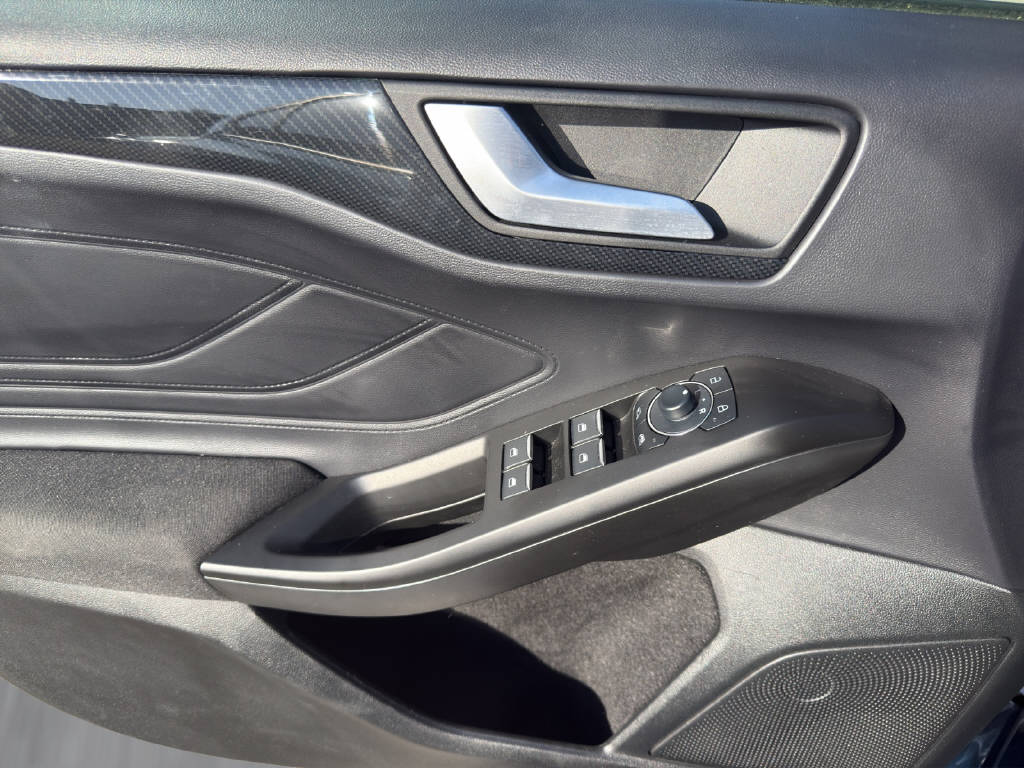 FORD Focus 1.0i EcoB Hybrid 155 ST-Line X-image-9