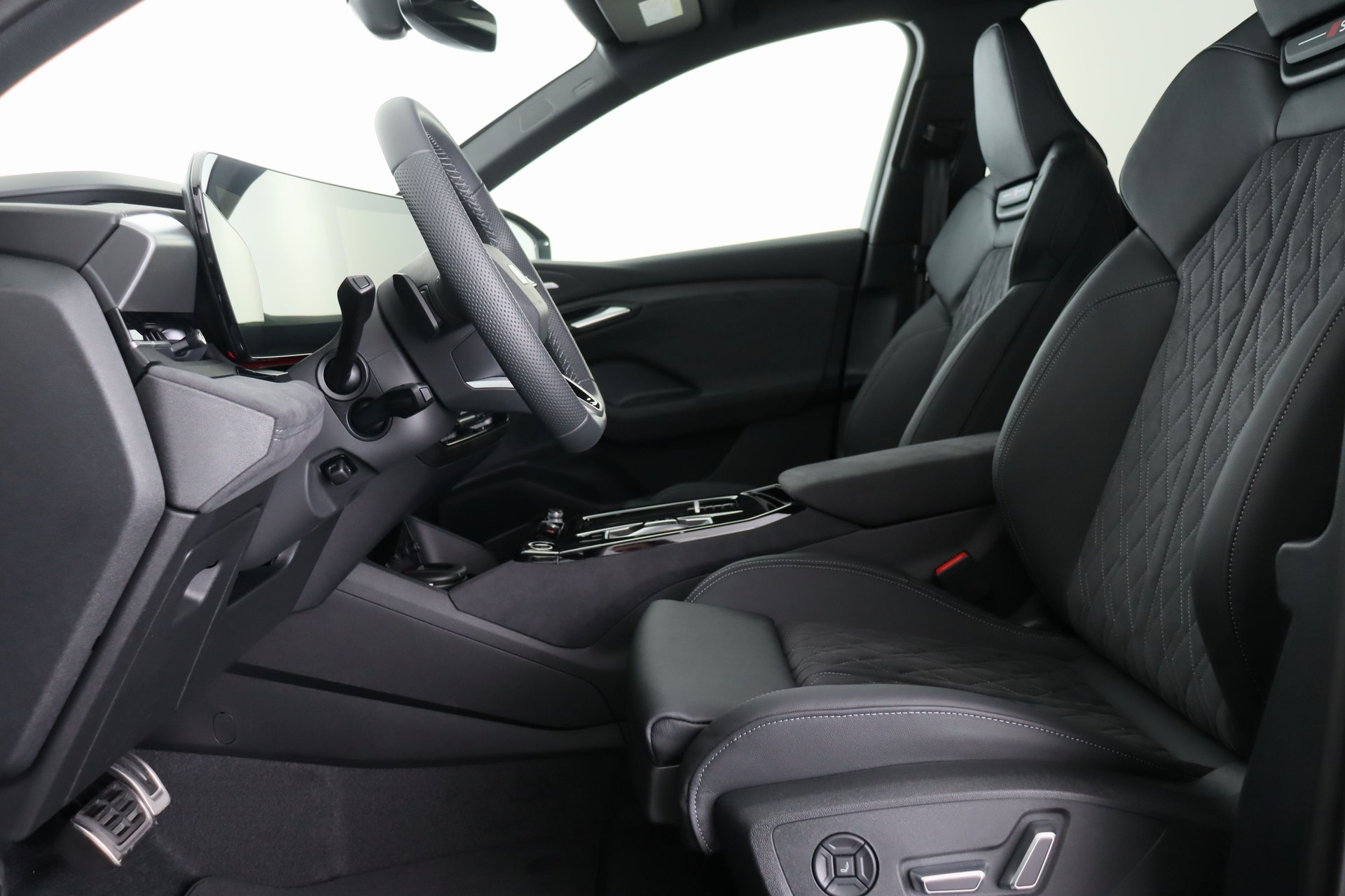 AUDI Q6 e-tron quattro-image-8