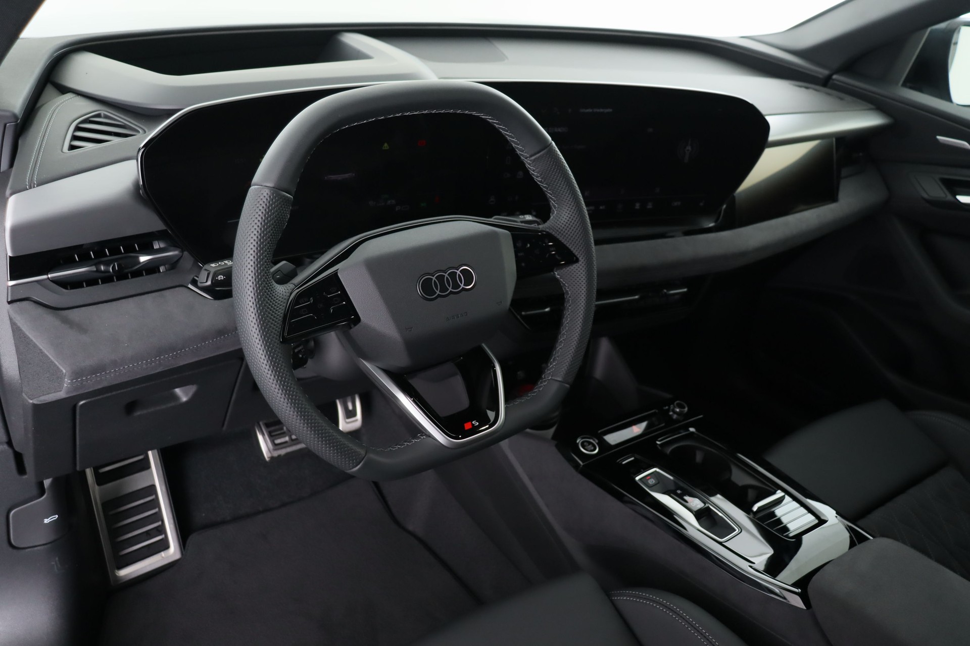AUDI Q6 e-tron quattro-image-9