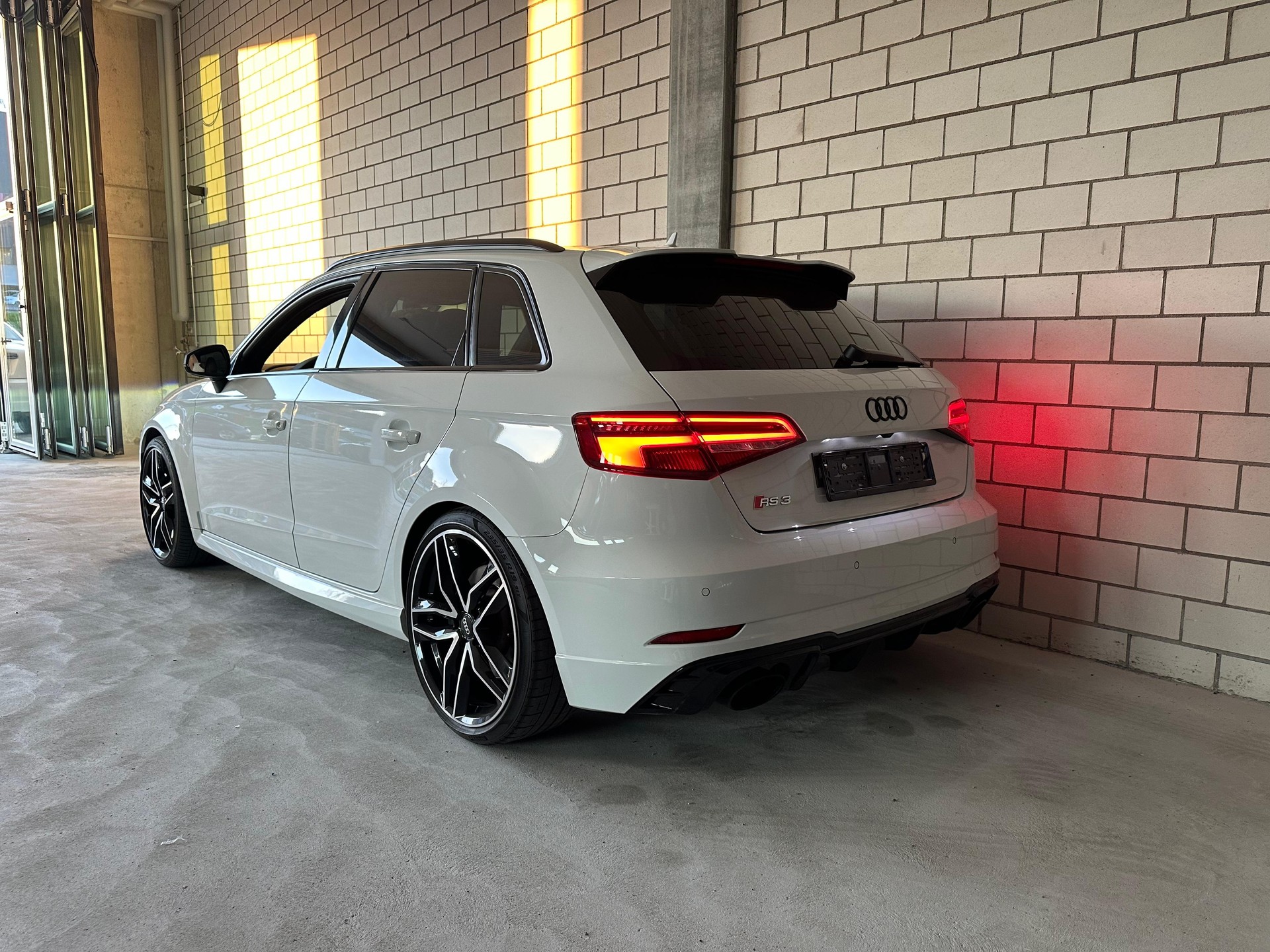 AUDI RS3 Sportback 2.5 TSI quattro S-tronic-image-2