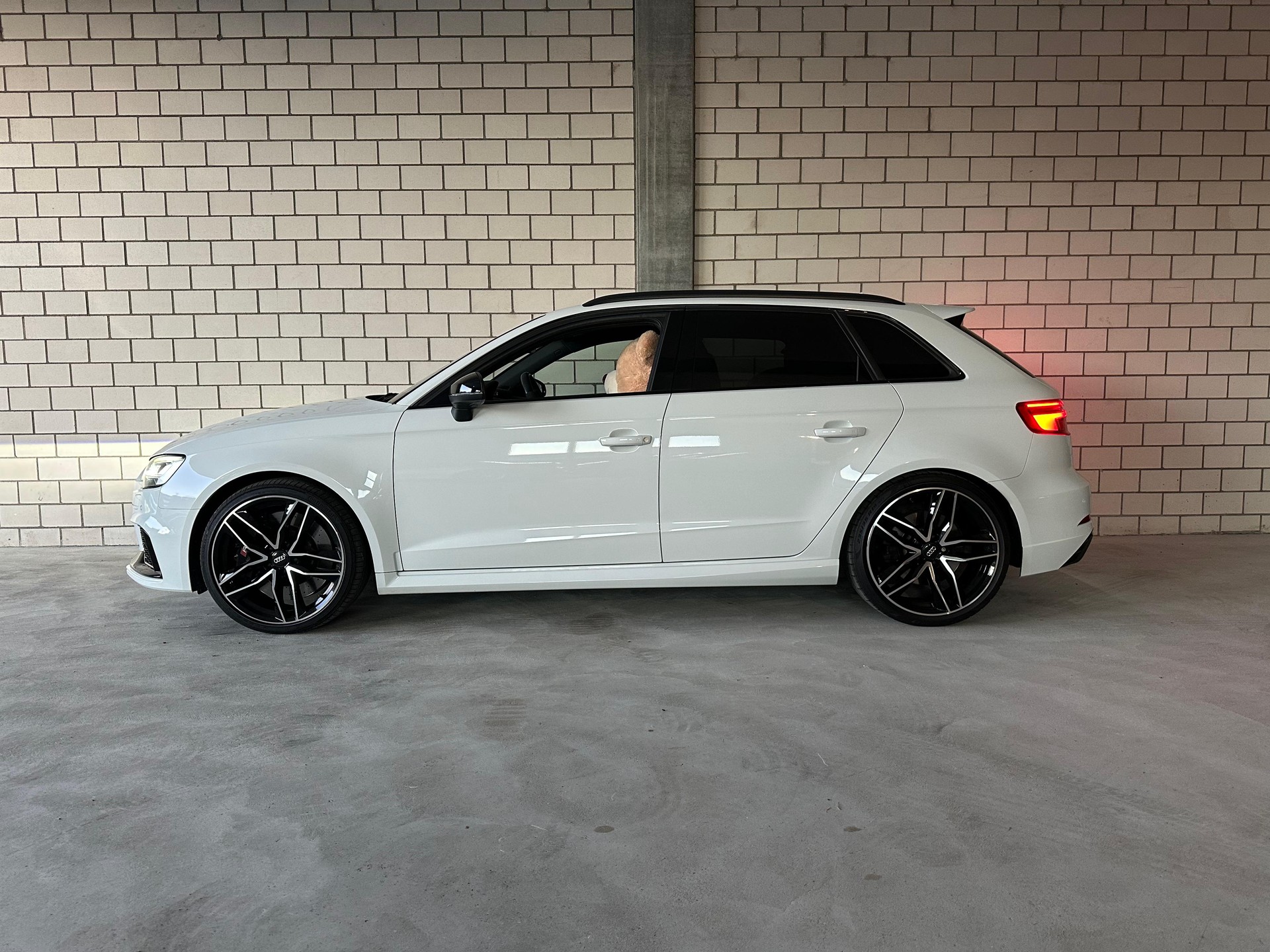 AUDI RS3 Sportback 2.5 TSI quattro S-tronic-image-0