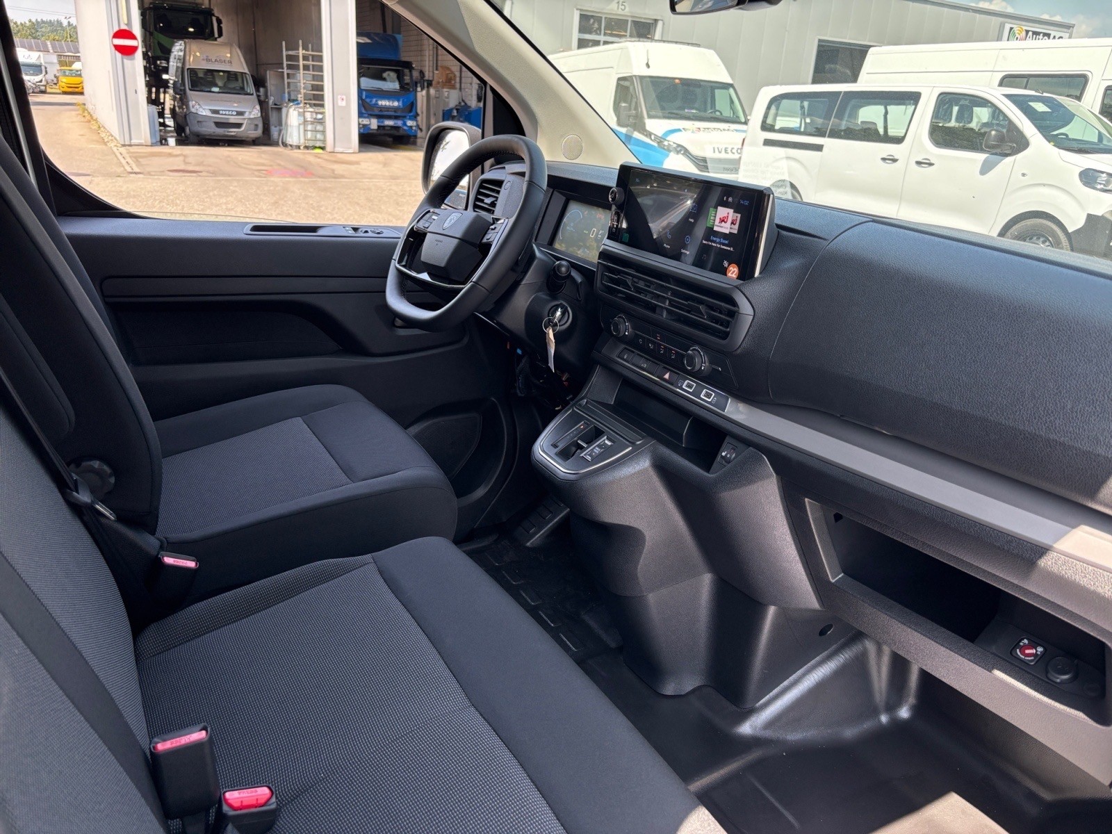 PEUGEOT E-Expert 75 KWh Standard-image-8