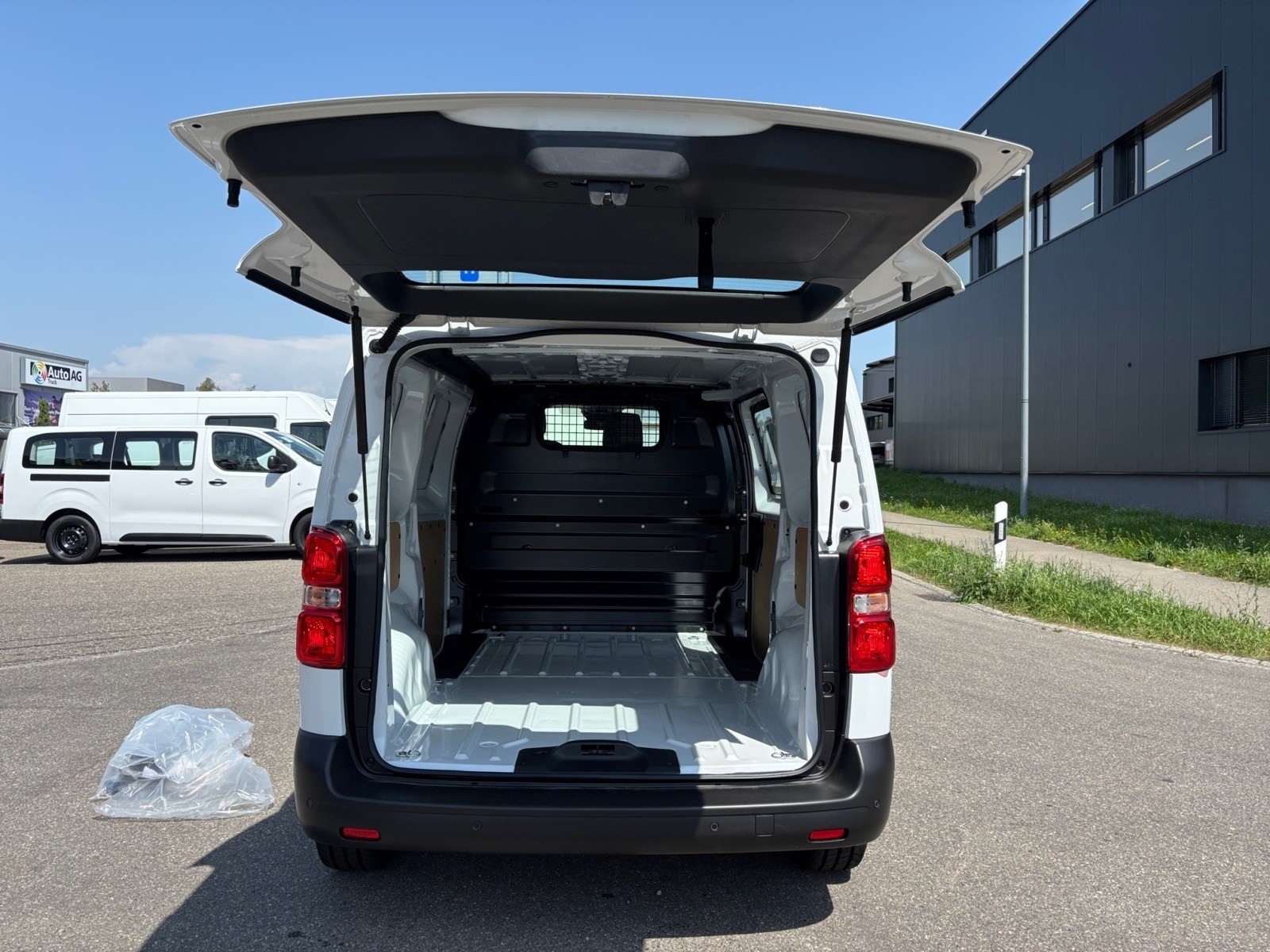 PEUGEOT E-Expert 75 KWh Standard-image-5